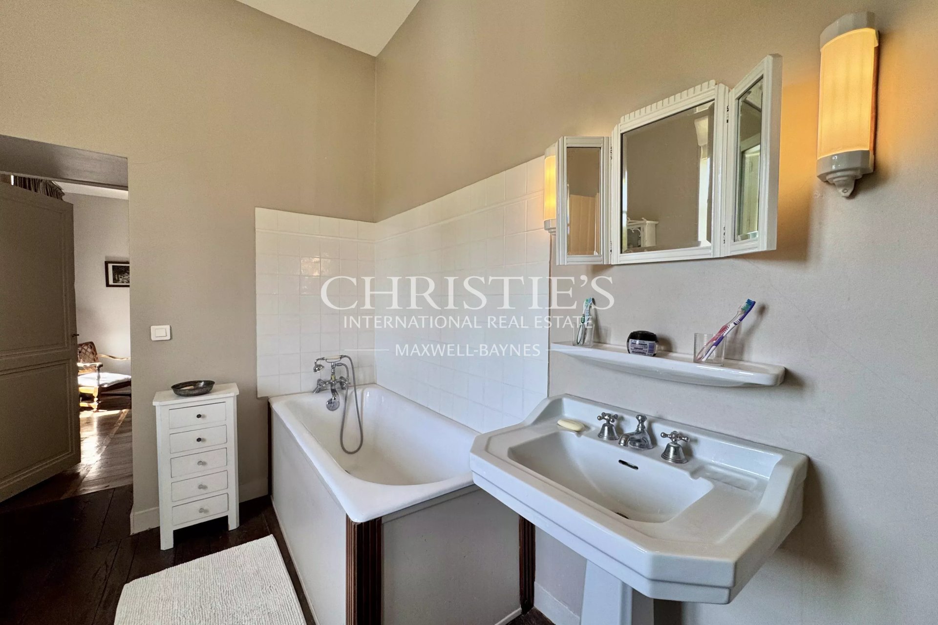 6 Bedroom Villa/Townhouse's Image 28