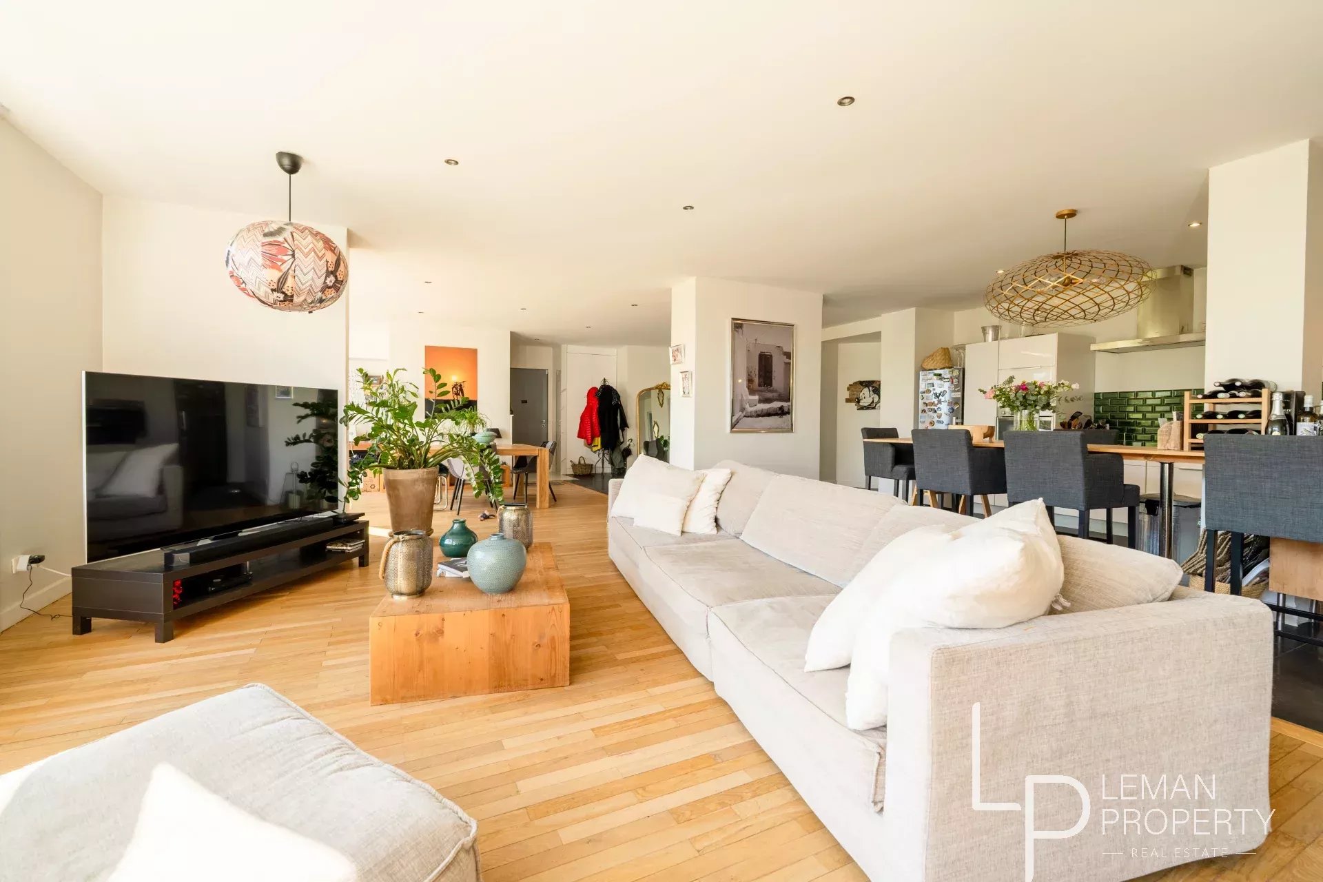 appartement de 238 m2 comprenant 6 pièces