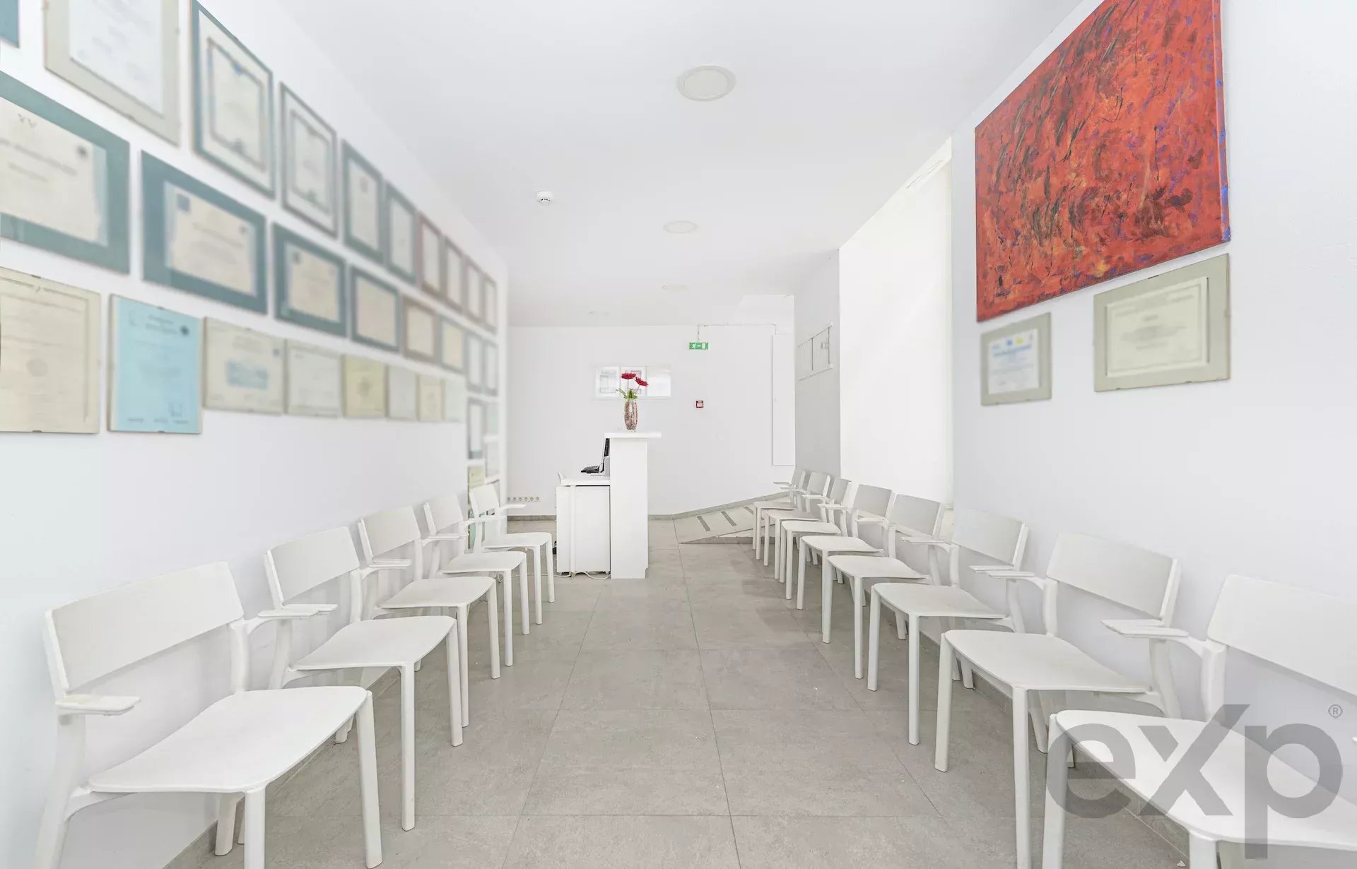Prestigious shop adjacent to Chiado 87016877 image 17