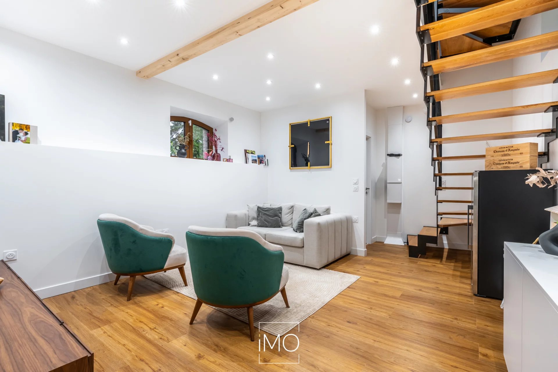 Maison en pierre rénovée avec goût – cadre privilégié et prestations de qualité