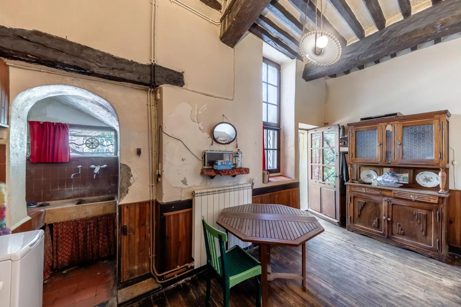 Maison de village avec cour intérieure à rénover