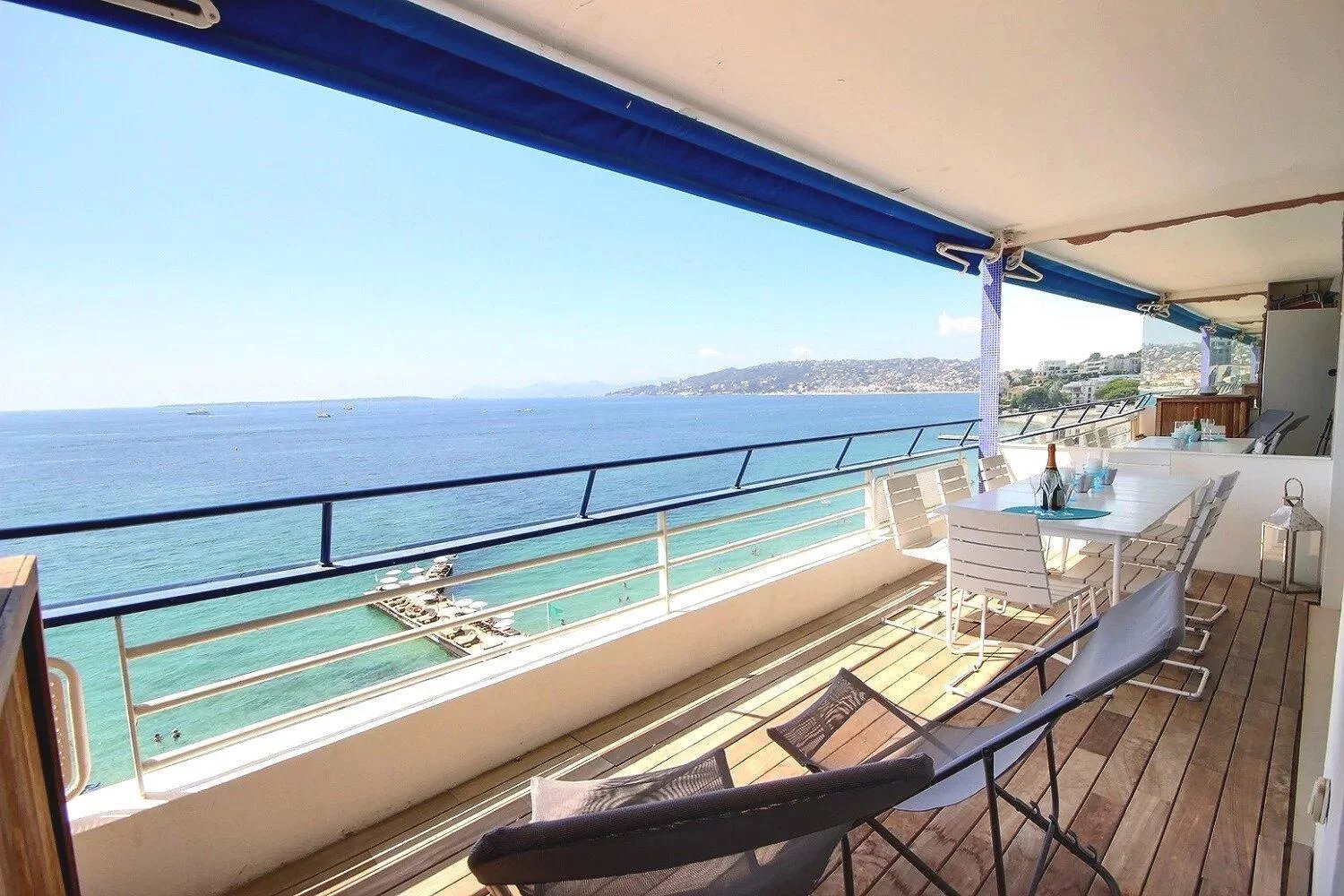 JUAN-LES-PINS - Stunning 4-room apartment with panoramic sea view and large terrace