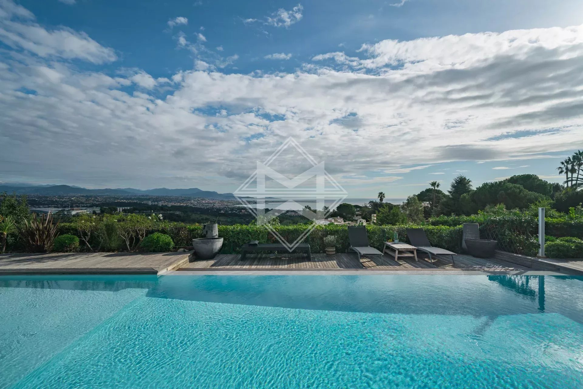 06270 VILLENEUVE-LOUBET VILLA