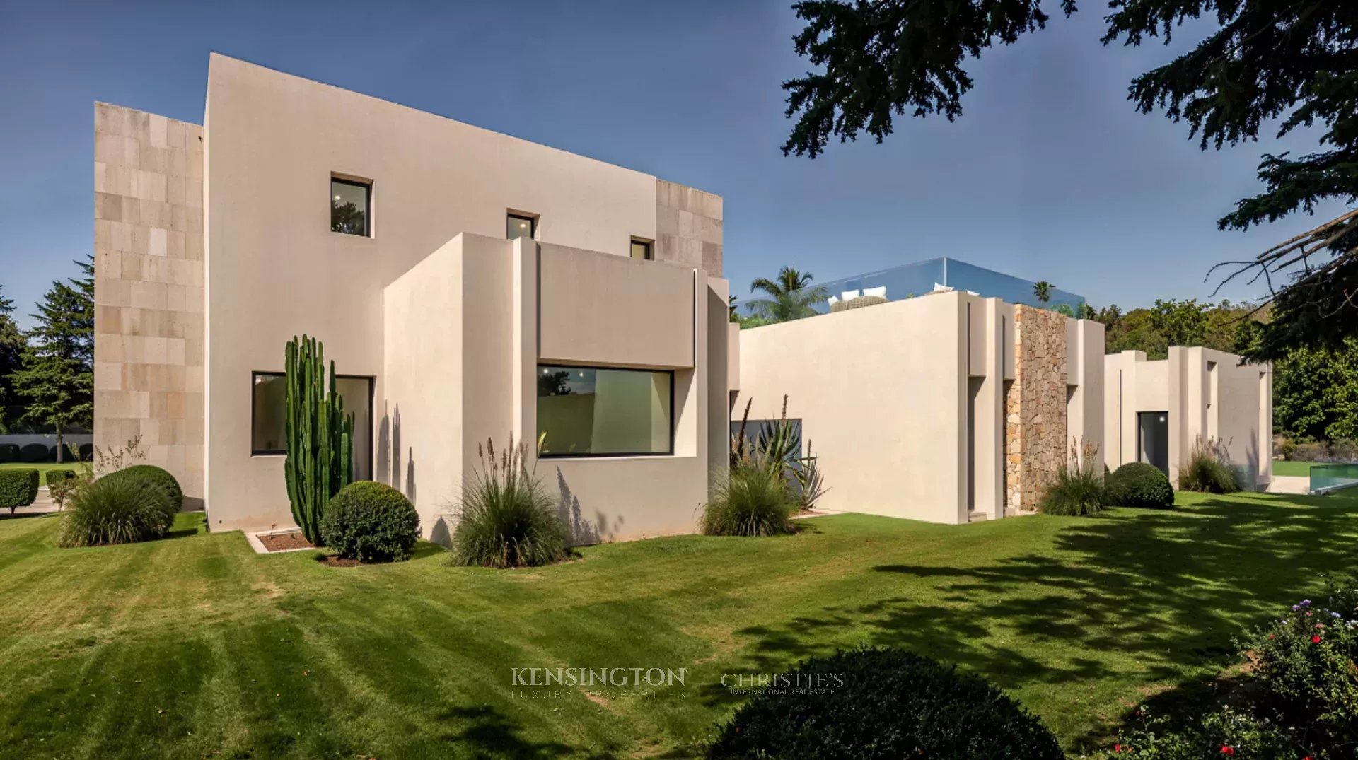 5 Bedroom Villa/Townhouse's Image 3
