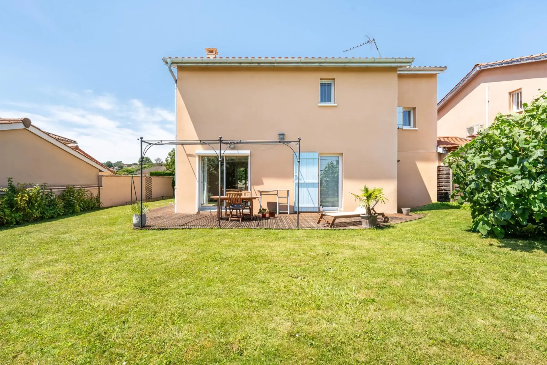 Maison de 109 m² de type T5 avec jardin et garage