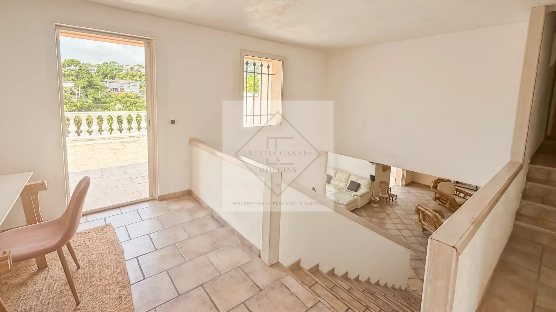 À VENDRE – VILLA DE CHARME VUE MER À ANTIBES, CALME ABSOLU — photo 8