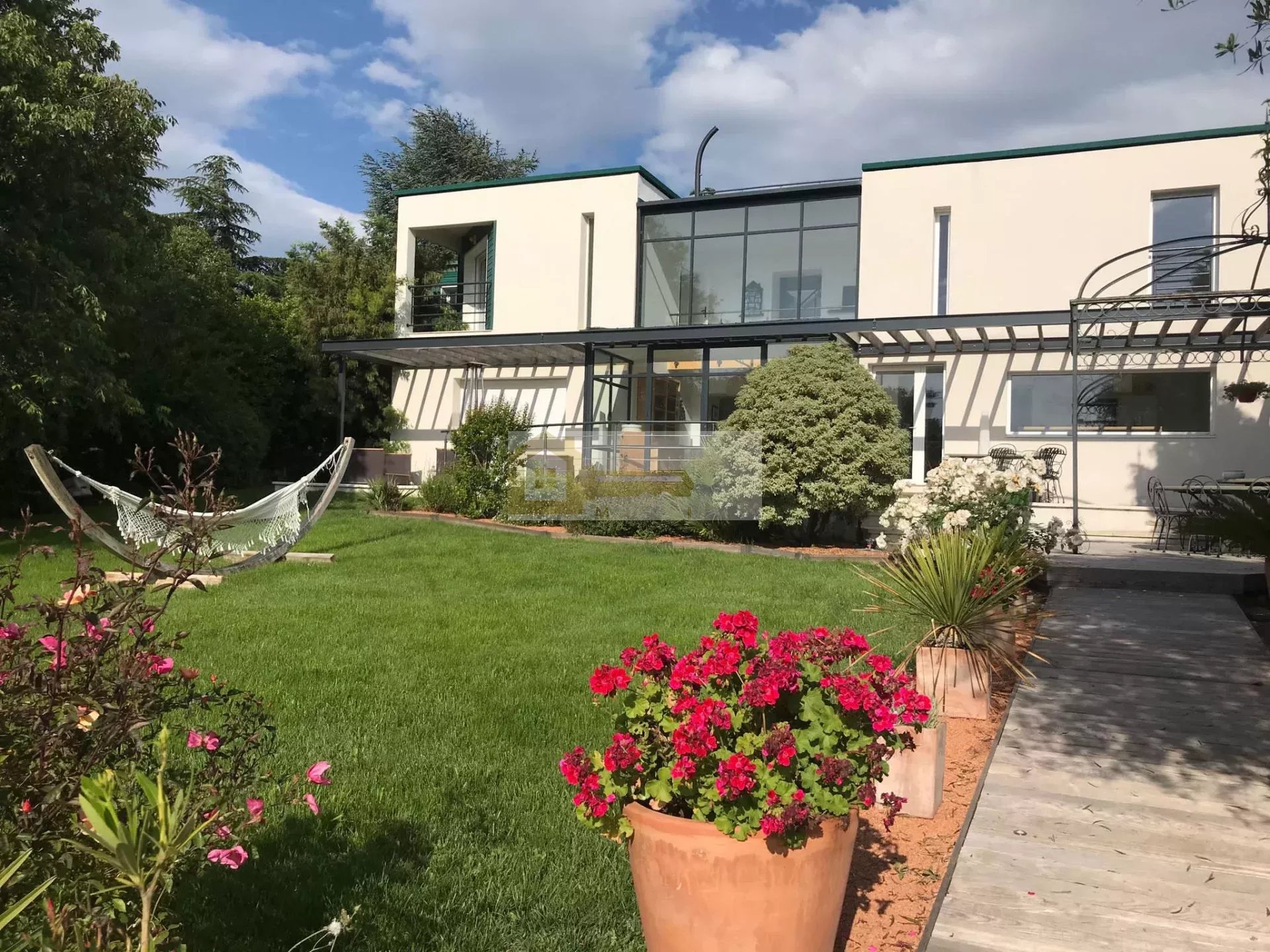 Agence immobilière de 