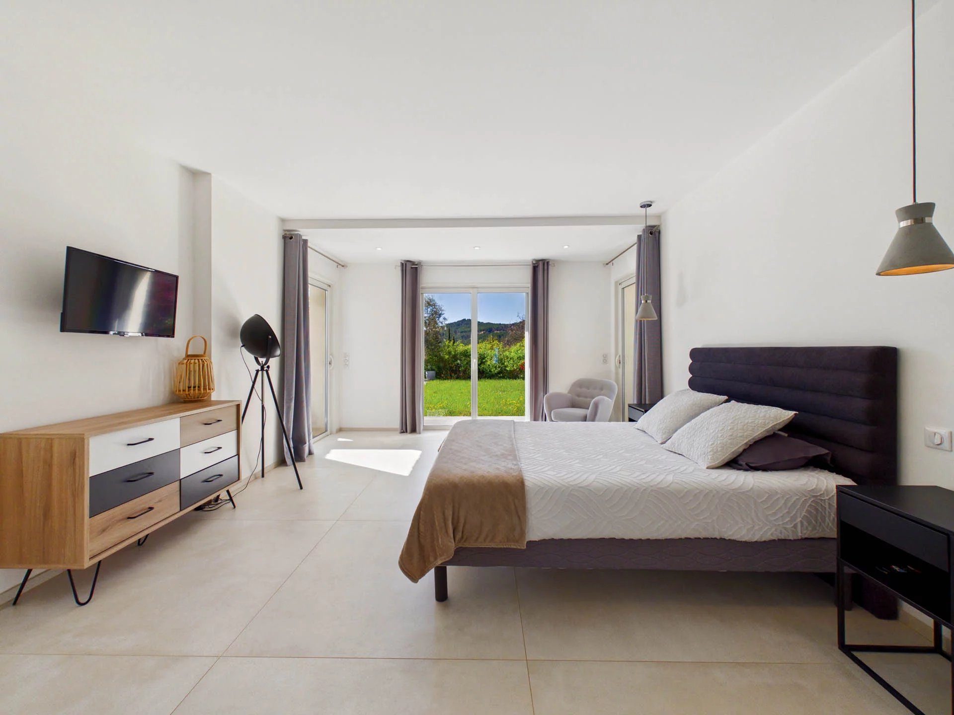 Modern villa with swimming pool - Seillans