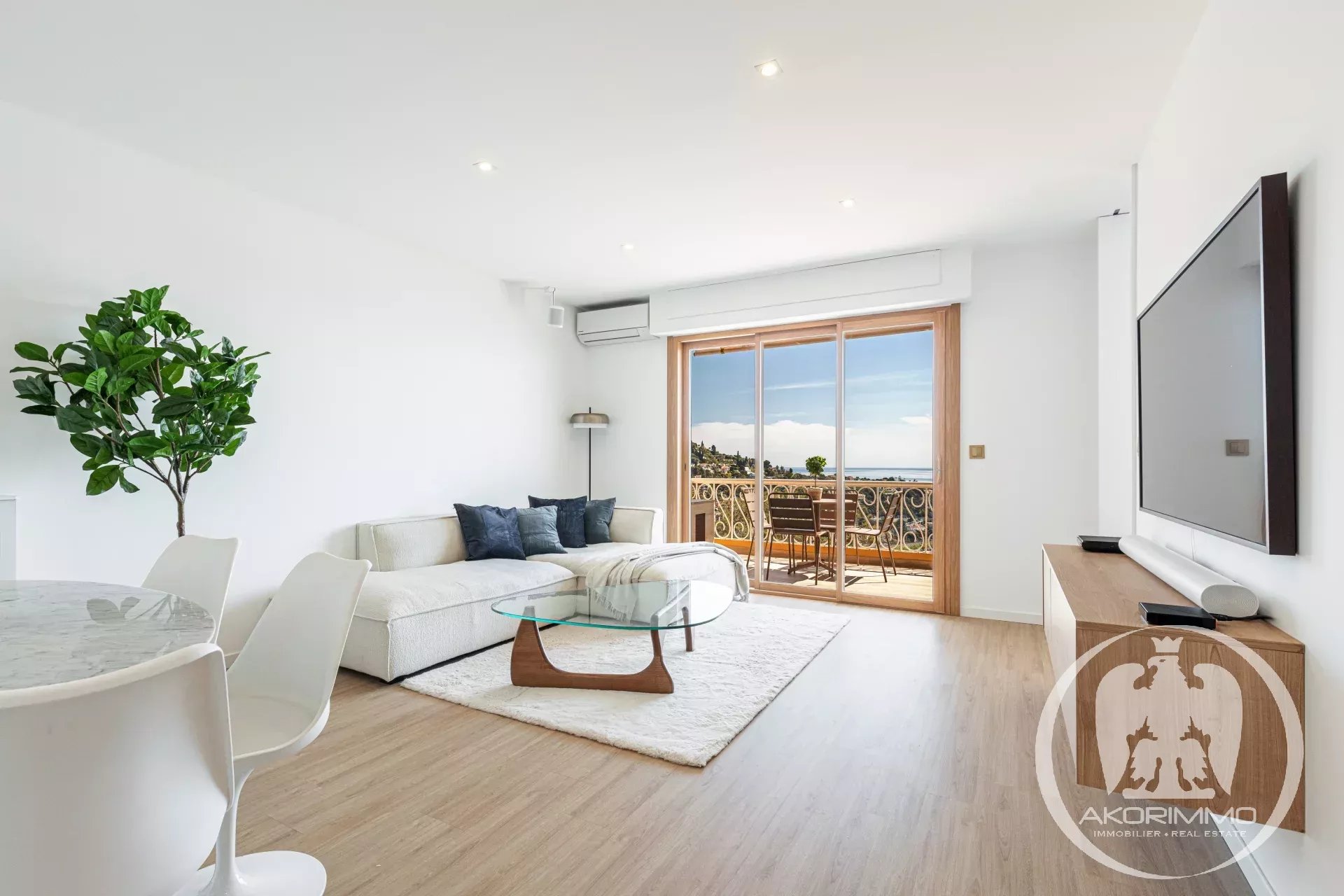 VILLEFRANCHE SUR MER - Corne d'Or - Magnificent, fully renovated 3-room apartment with terrace and panoramic sea view