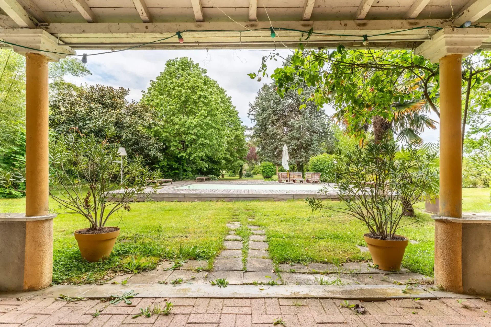 Propriété de 240 m² à Lucenay avec piscine et parc