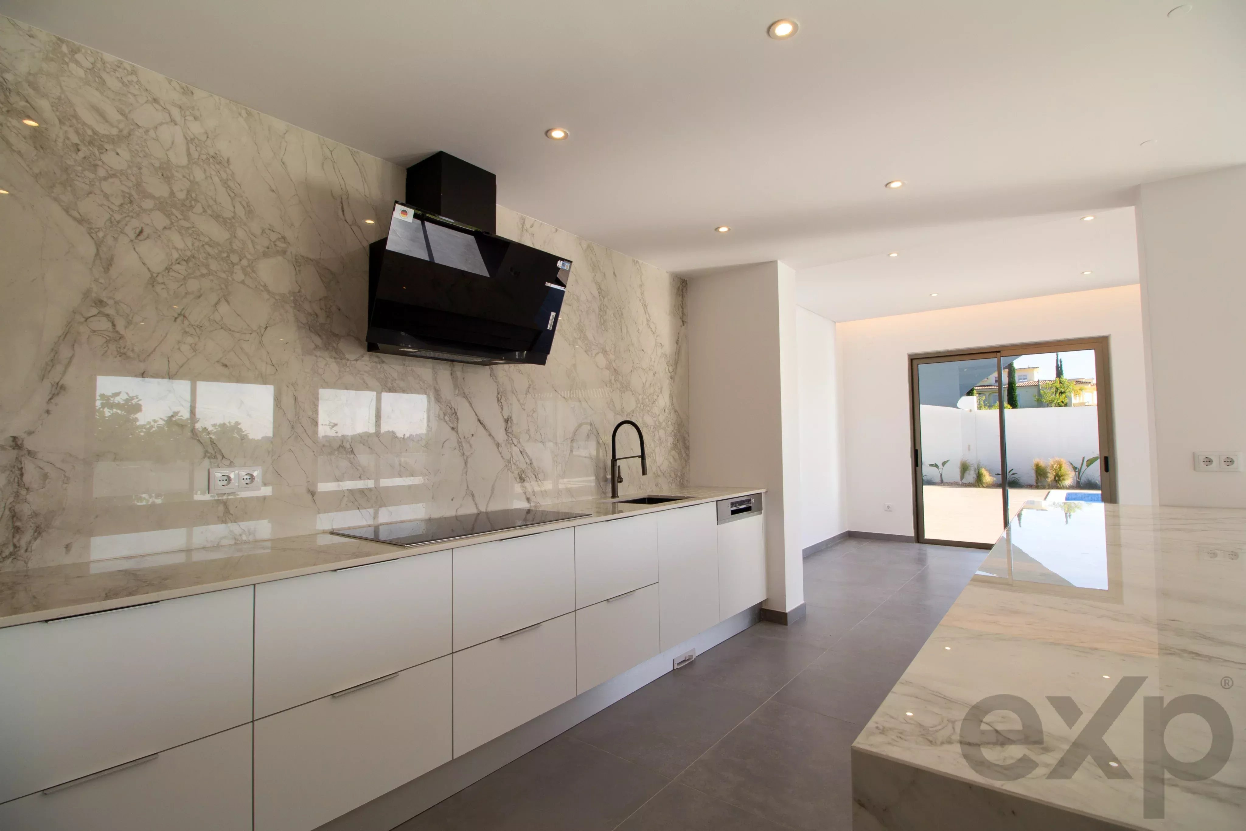 Luxury Contemporary Home with Sea View in Ferragudo 87049638 image 13