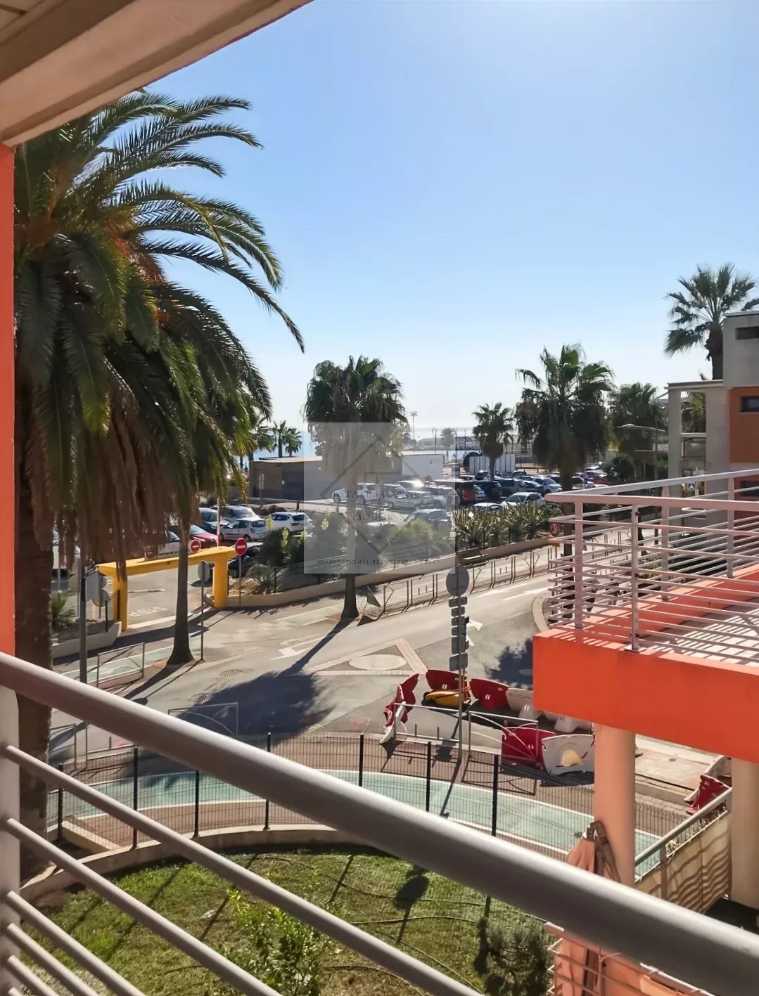 VILLENEUVE-LOUBET PLAGE — STUDIO MEUBLÉ 24 M² AVEC BALCON — PREMIÈRE LIGNE MER — photo 3