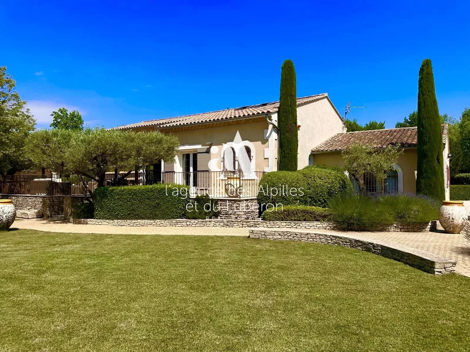 à vendre maison Châteaurenard Alpilles jardin