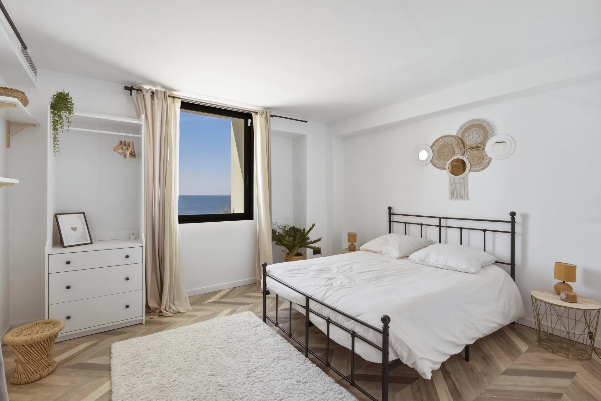 Image of Villa - 4 Bedrooms for Sale in Alpes-Maritimes-Nice-France, Image 16