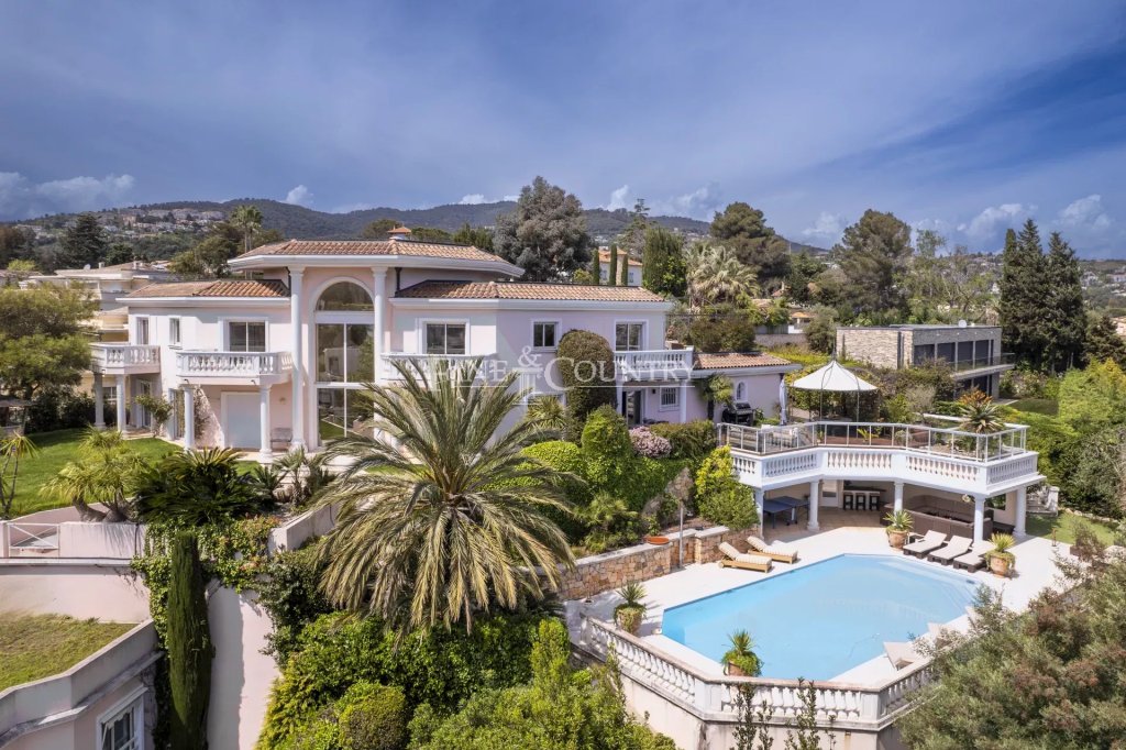Villa for sale in Mandelieu — Architectural Florentine Villa for Sale in Mandelieu-la-Napoule