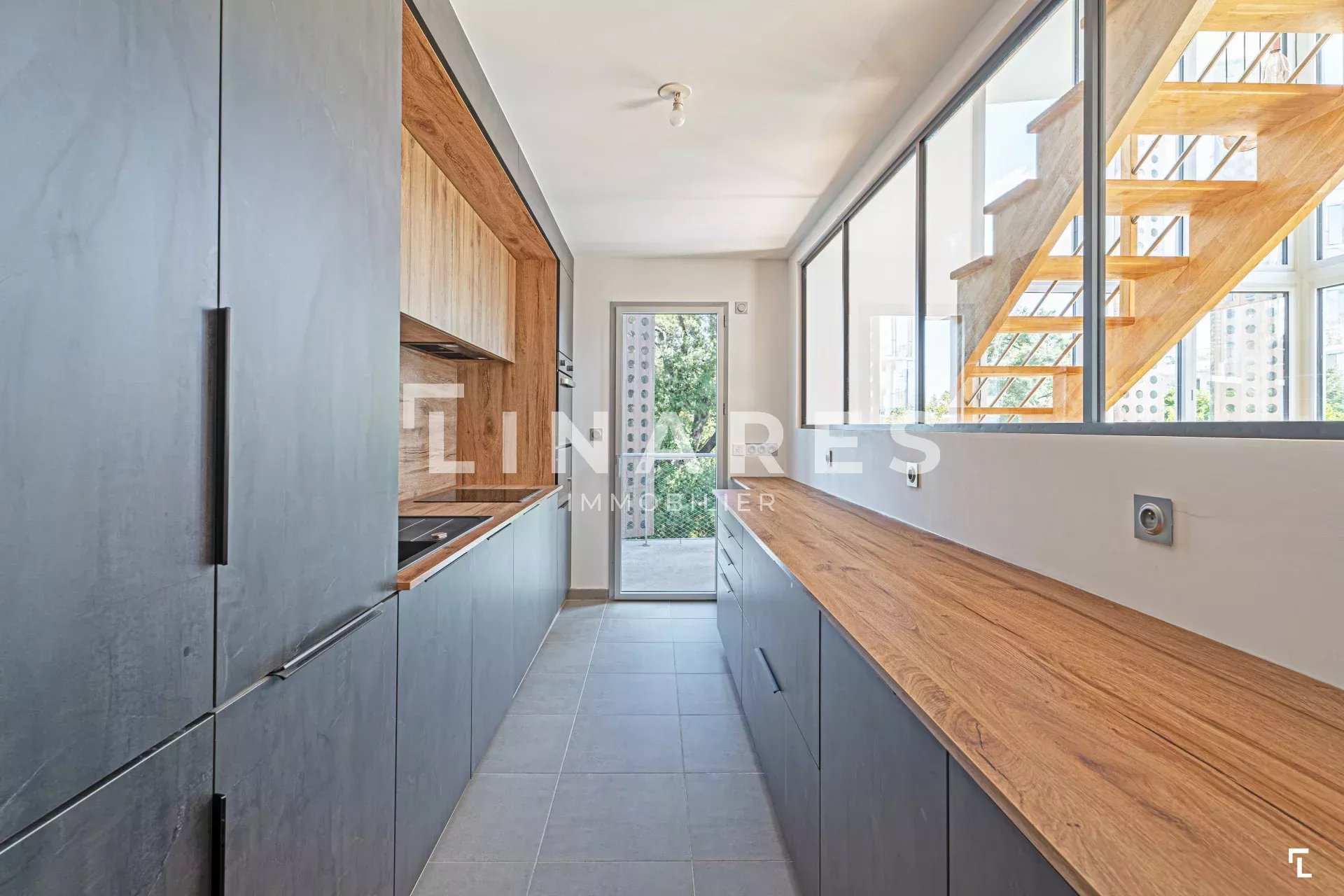 ART'CHIPEL - Appartement en Duplex T4 meublé de 91m2 + Terrasse + Stationnement - 13008