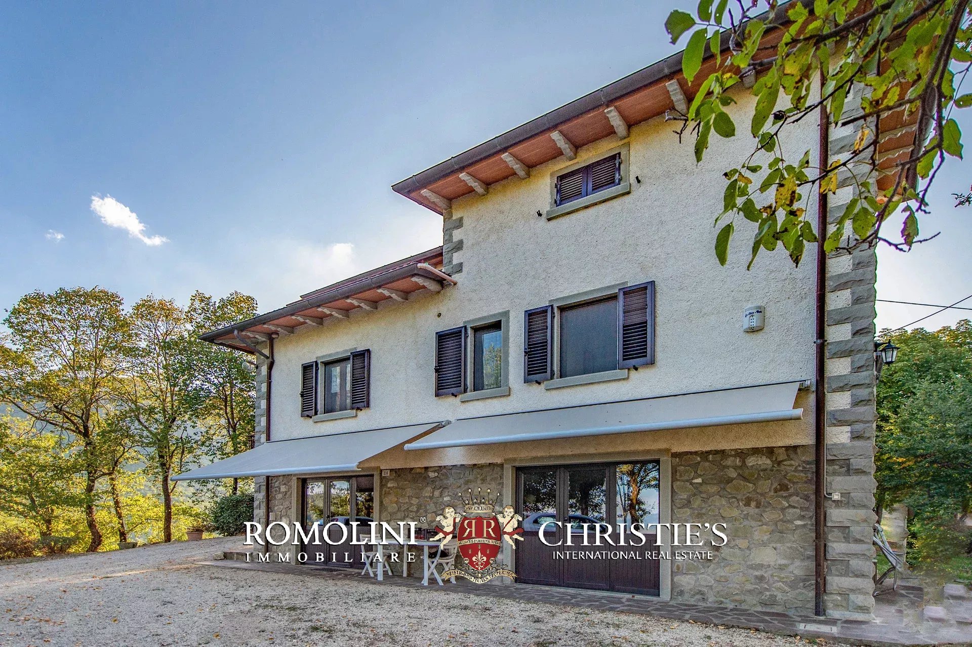 FARMHOUSE WITH PANORAMIC VIEWS FOR SALE IN TUSCANY, CAPRESE MICHELANGELO