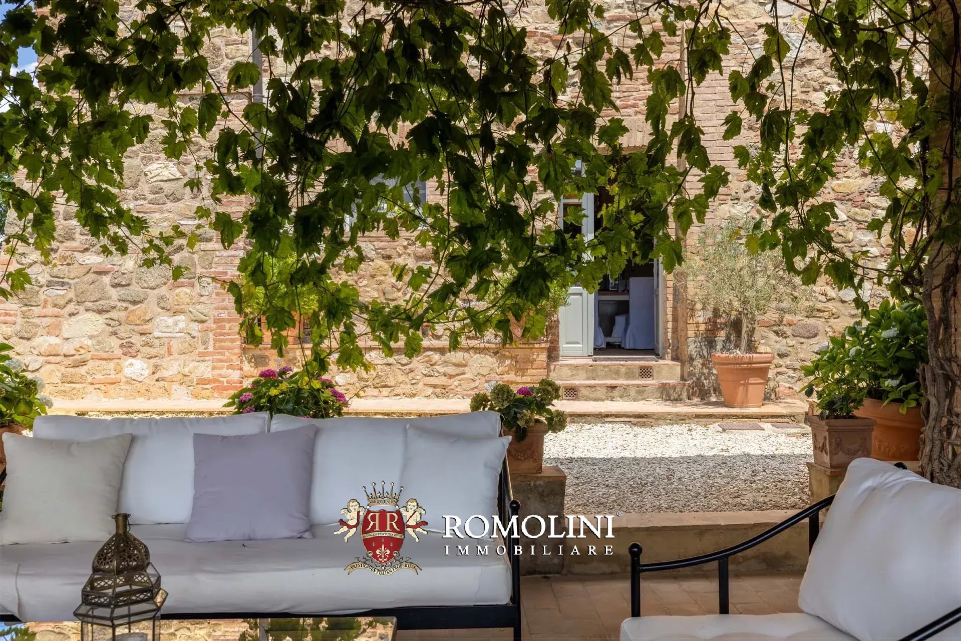 6 Bedroom Villa/Townhouse's Image 32