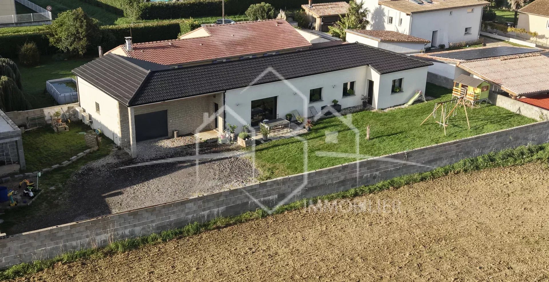 Maison récente  2017 de plain-pied 131m² hab, 4 chambres