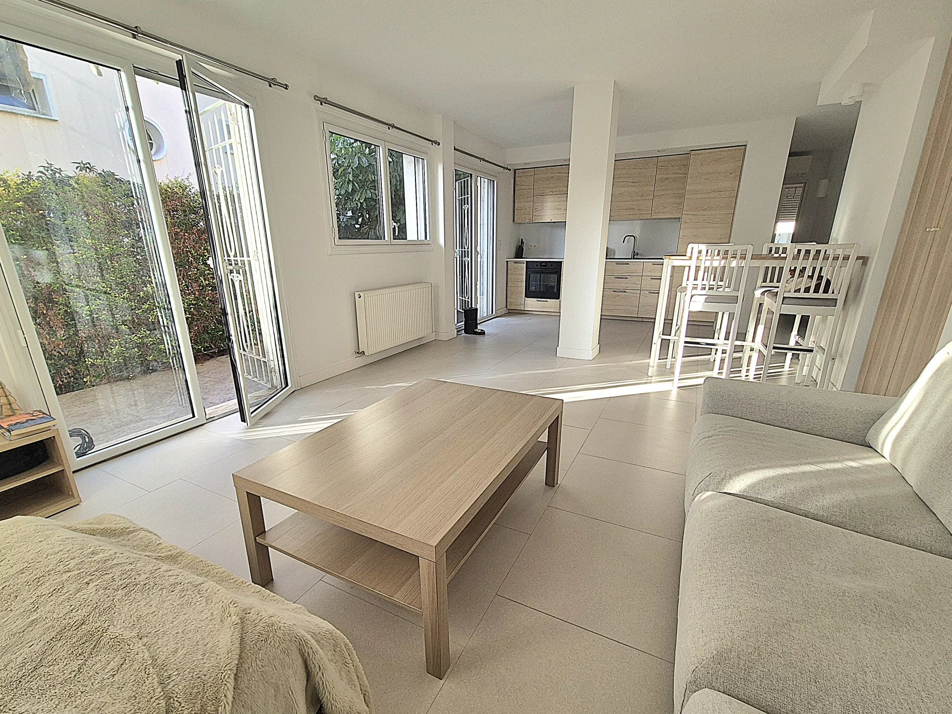 Cannes/ Les Anglais Proche centre 3 P Rez de jardin