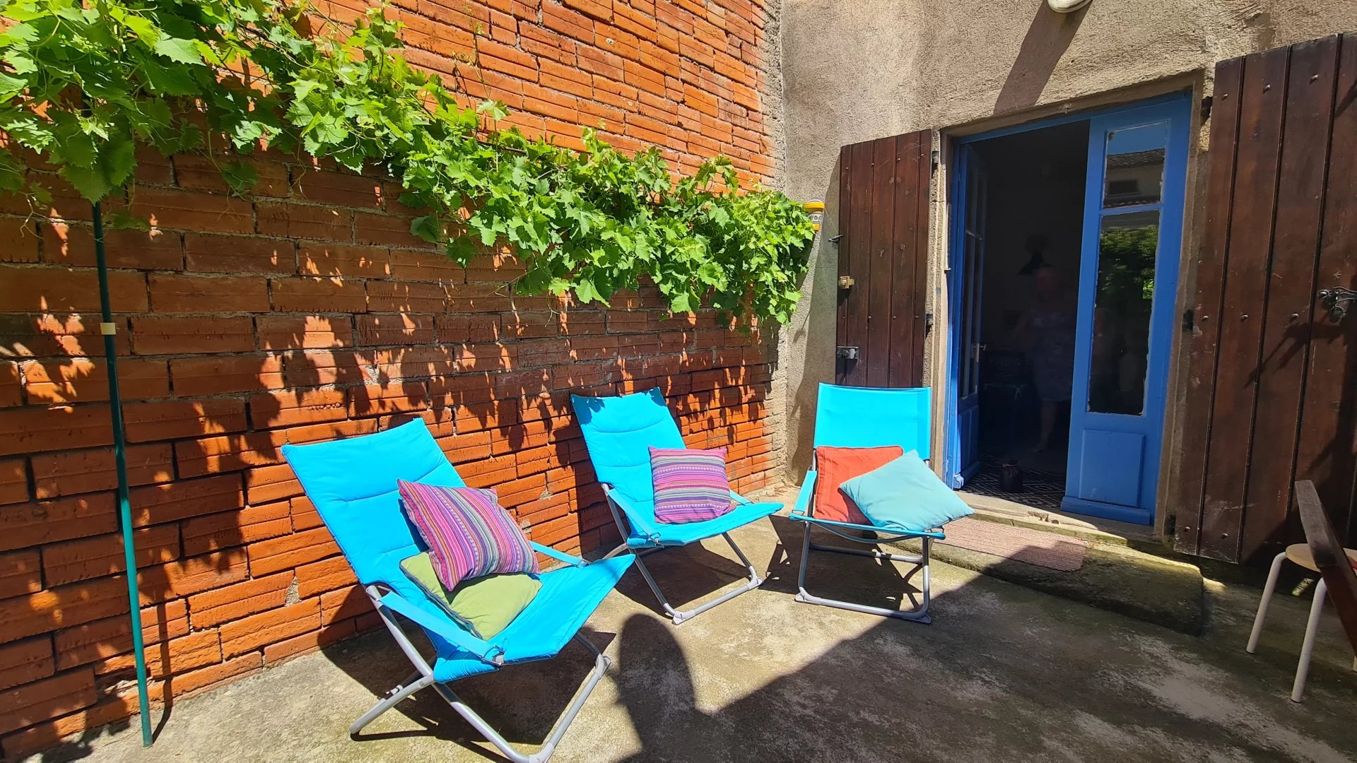 Adorable Maison de Village avec Cour – Idéale Résidence Secondaire