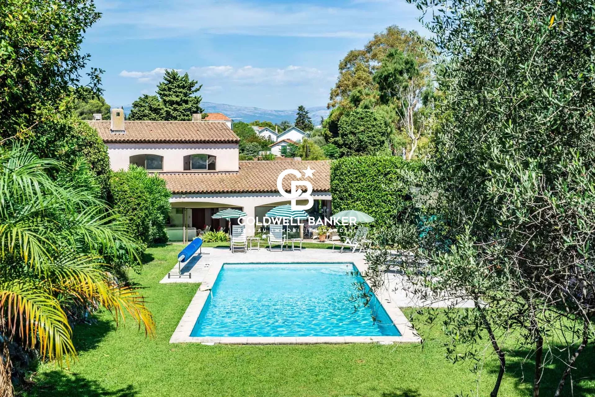 PROPRIÉTÉ NÉO-PROVENÇALE AVEC DÉPENDANCE — AU CŒUR DU CAP D'ANTIBES