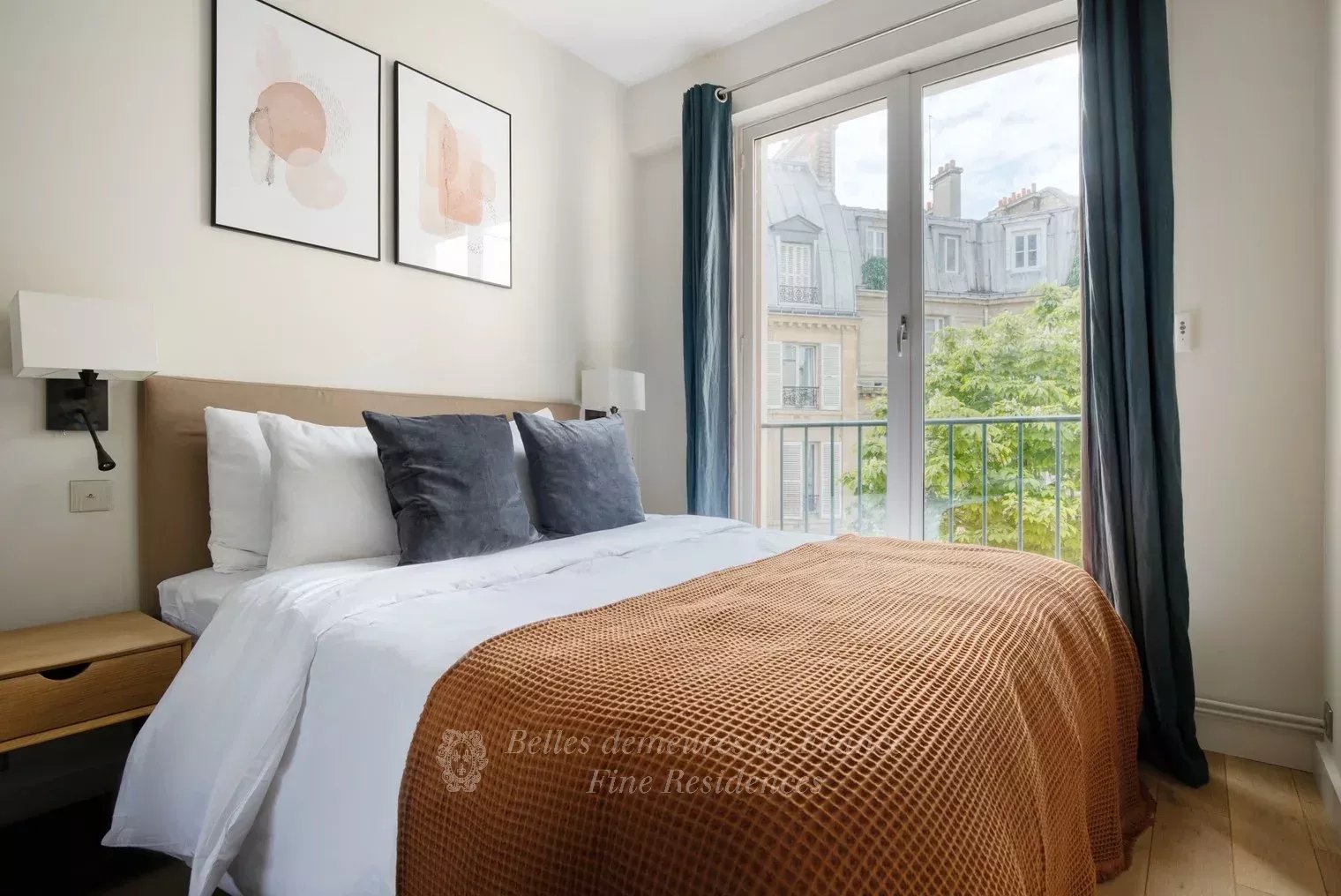 Sale Apartment Paris 8th
