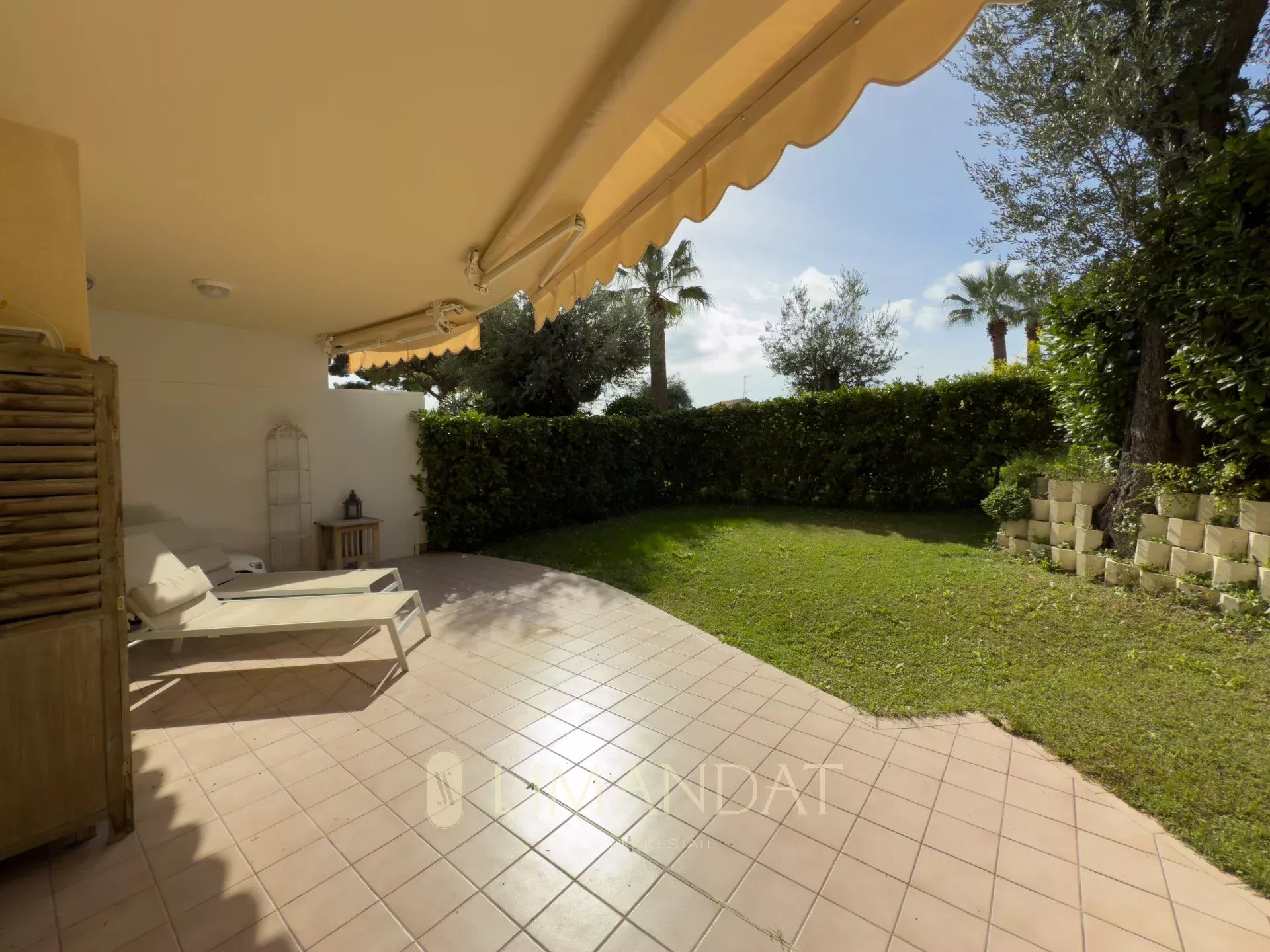 Roquebrune Cap Martin - 3 pièces 77 m2 + 139 m2 extérieur - grand garage fermé
