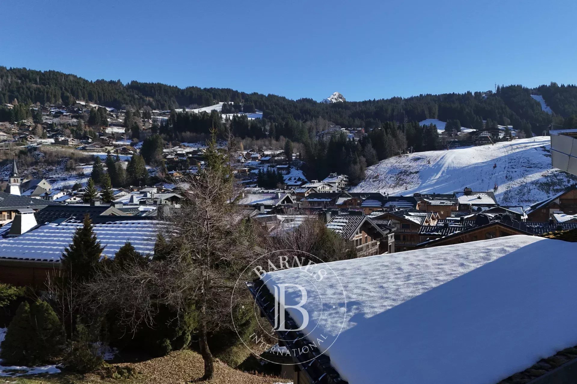 Photo of Les Gets - Unique chalet of 167 sqm with panoramic views in the village center – 4 bedrooms
