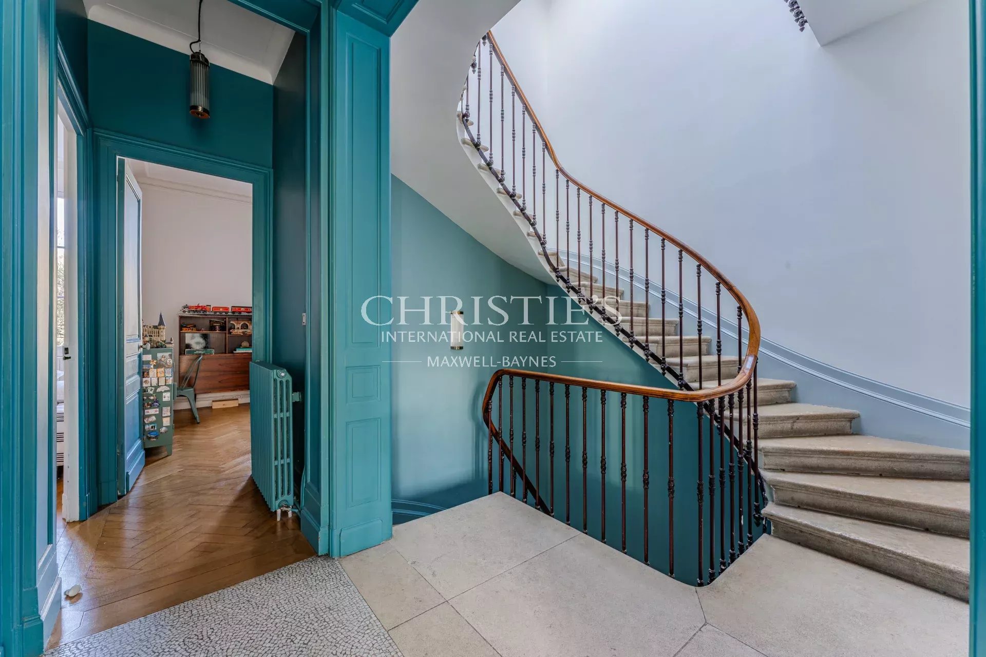 5 Bedroom Villa/Townhouse's Image 4