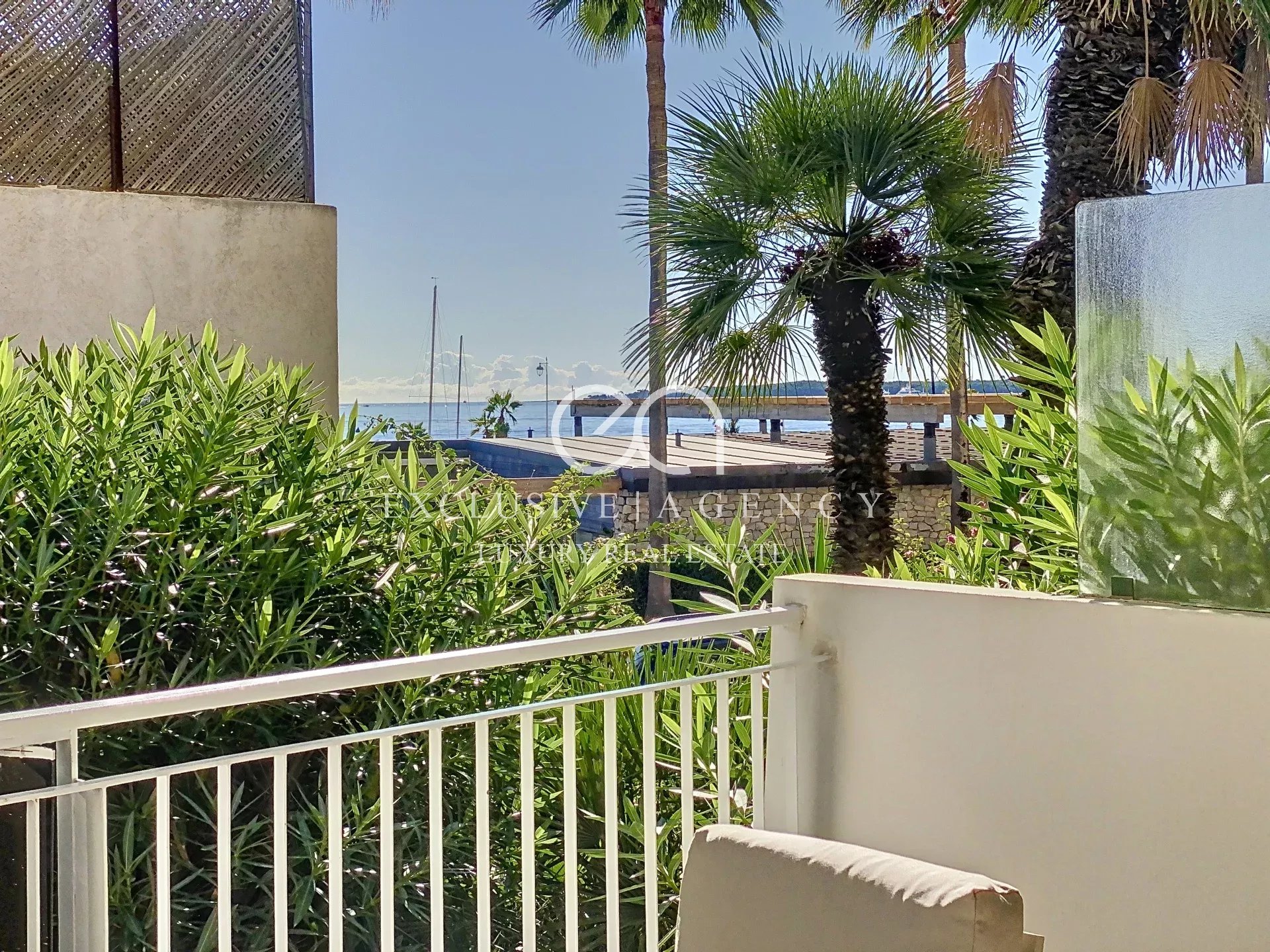 Cannes Gazagnaire – 3-room 47 sqm apartment with direct beach access