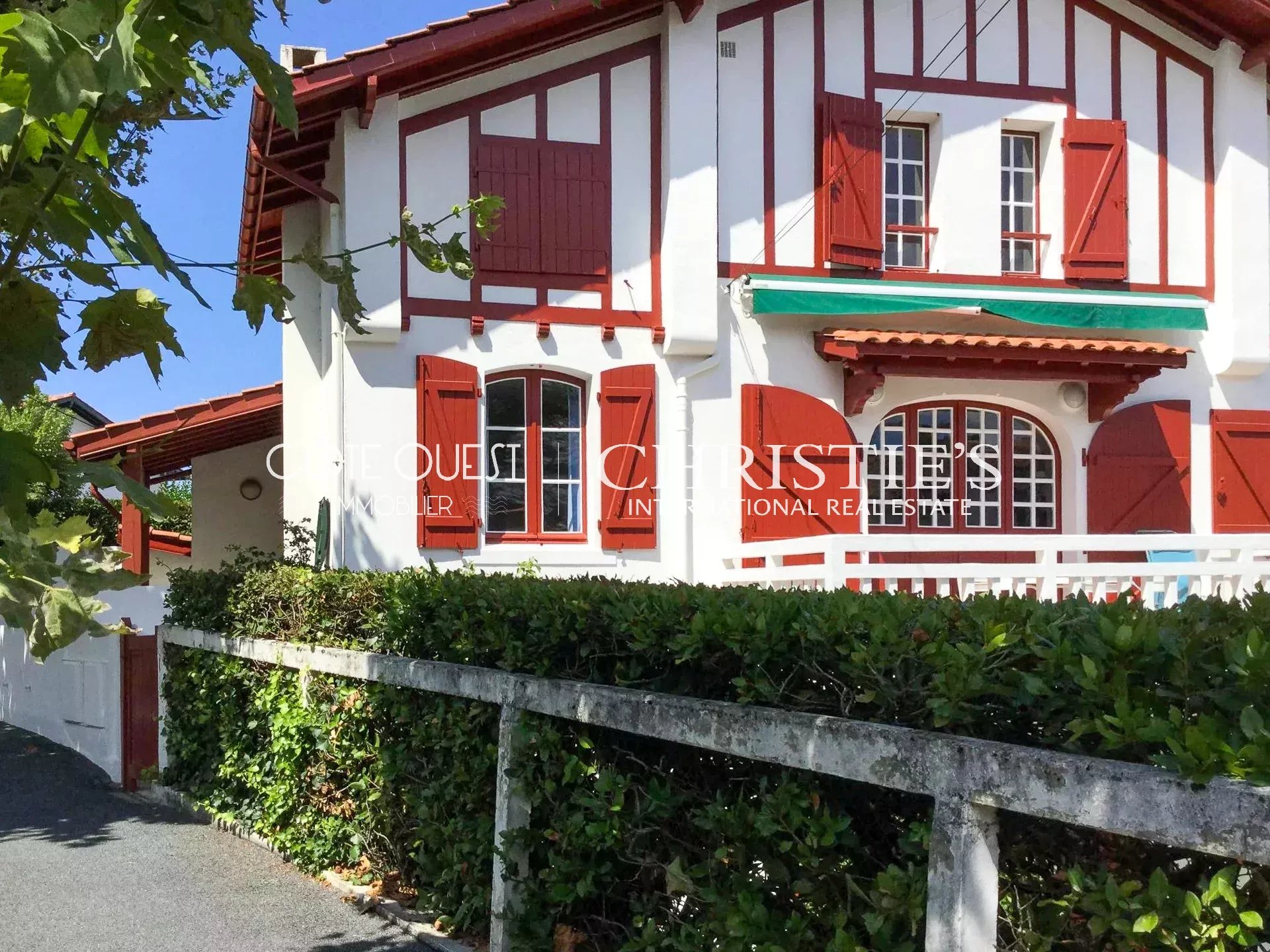 For sale Saint-Jean-de-Luz - A 5-bed villa in the Aice Errota neighbourhood