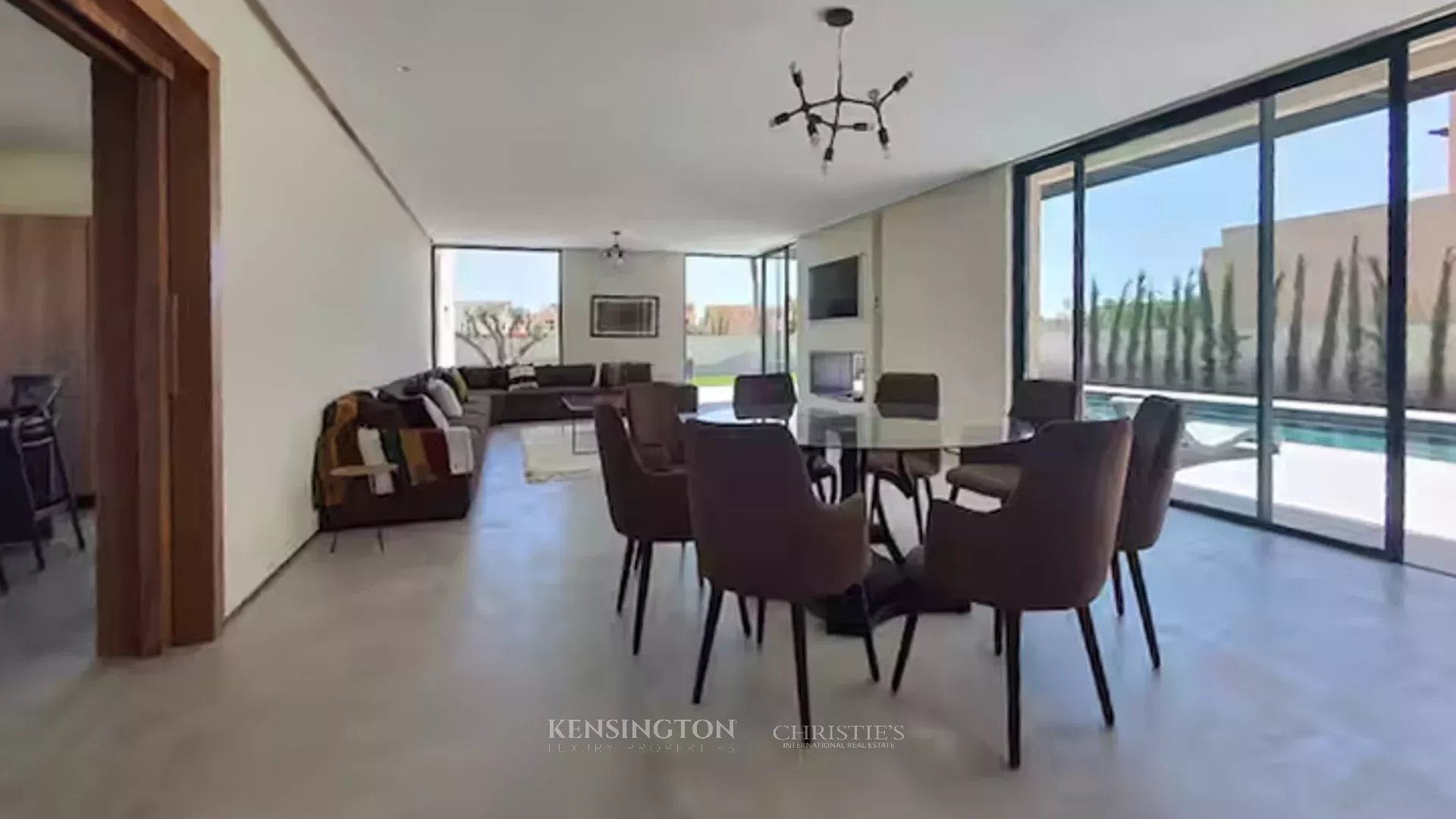 4 Bedroom Villa/Townhouse's Image 3