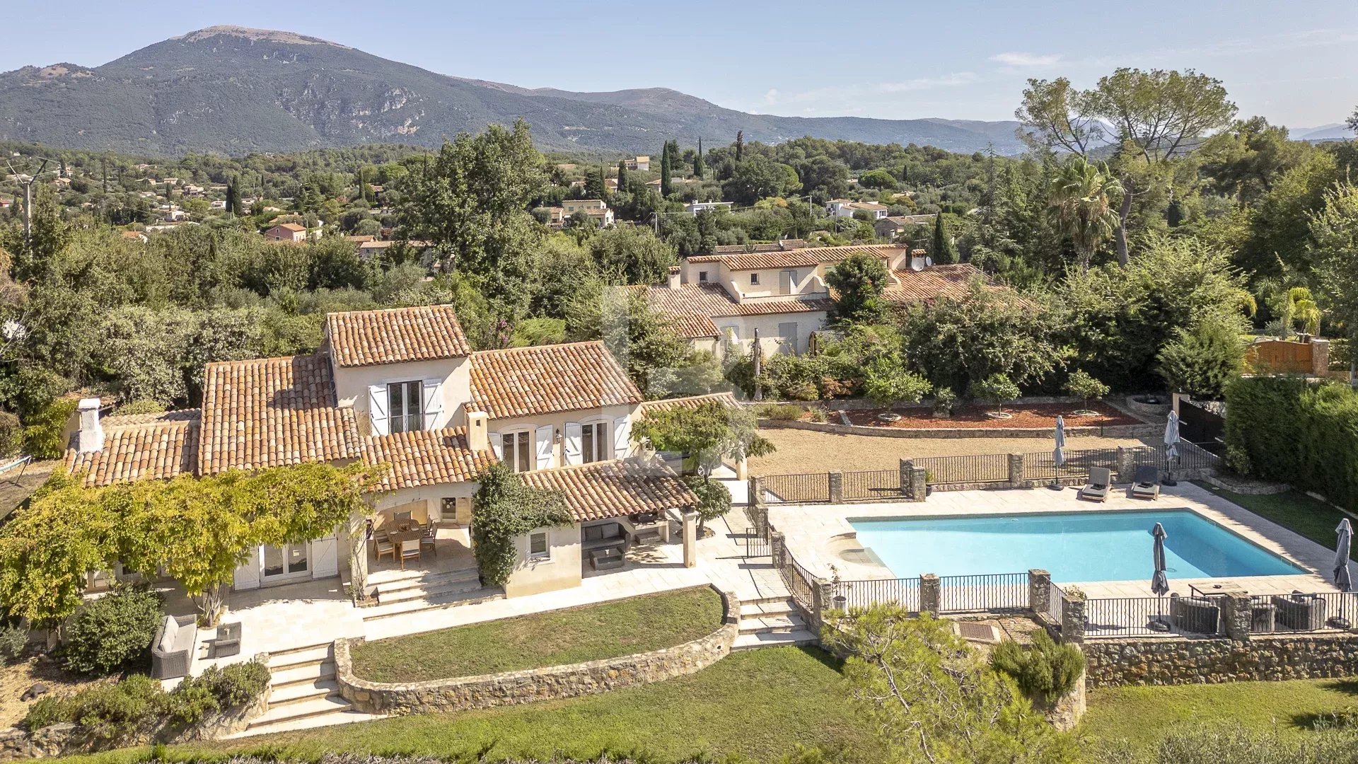 Exclusivité - Charmante Villa avec des finitions haut de gamme à vendre au Rouret