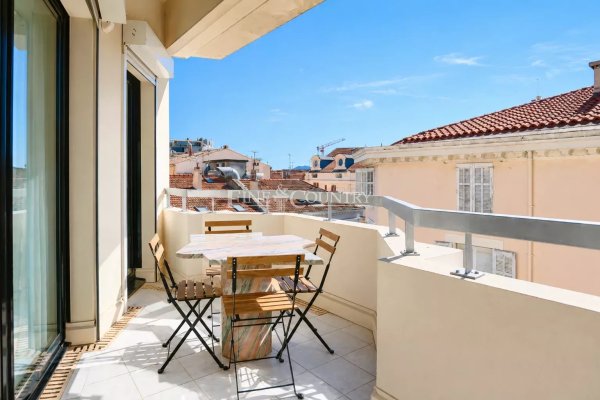 Apartment For Sale in La Banane, Cannes — photo 2
