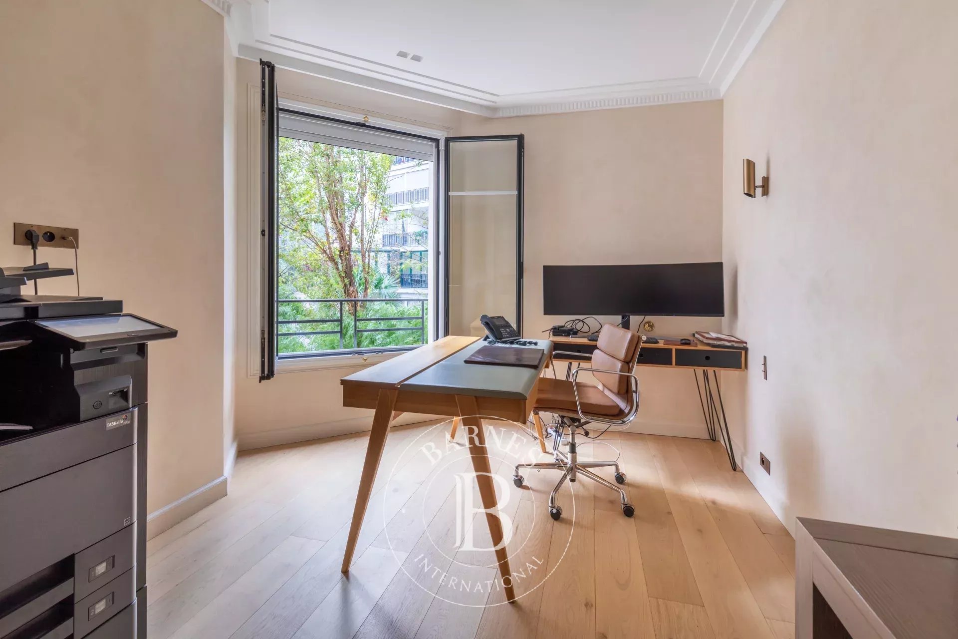 Paris 16 - Victor Hugo - 2-bed - fully renovated - air conditioned - picture 4