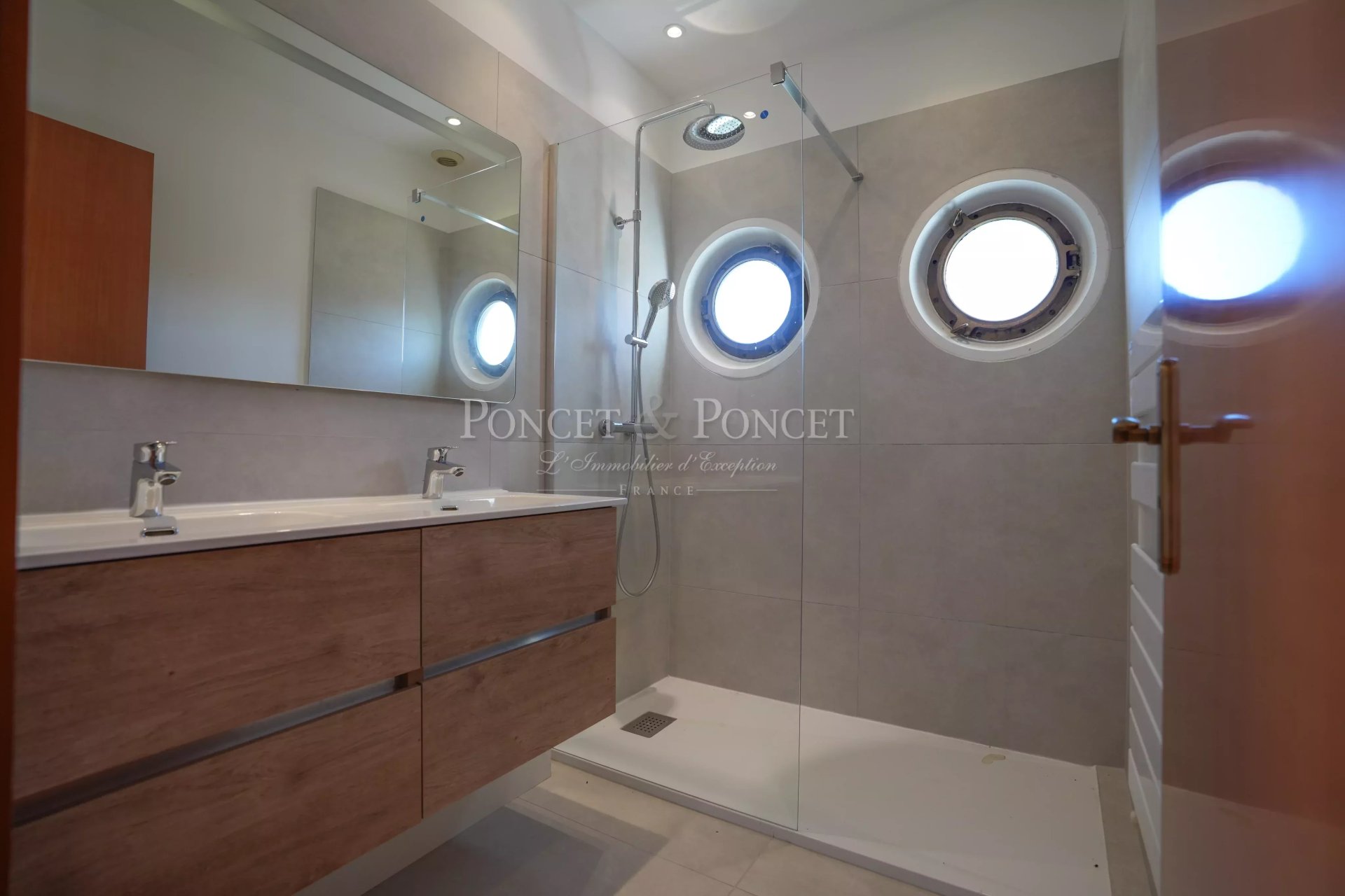 5 Bedroom Villa/Townhouse's Image 20