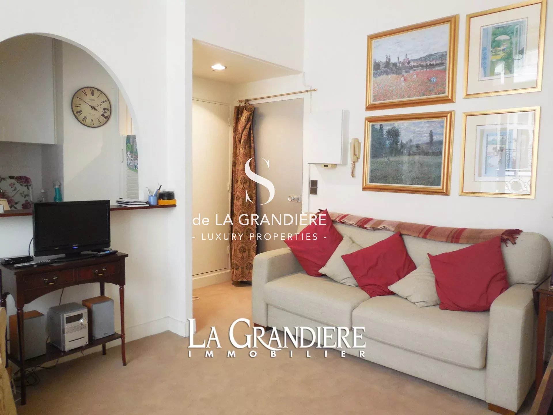 STUDIO 23 M2 -