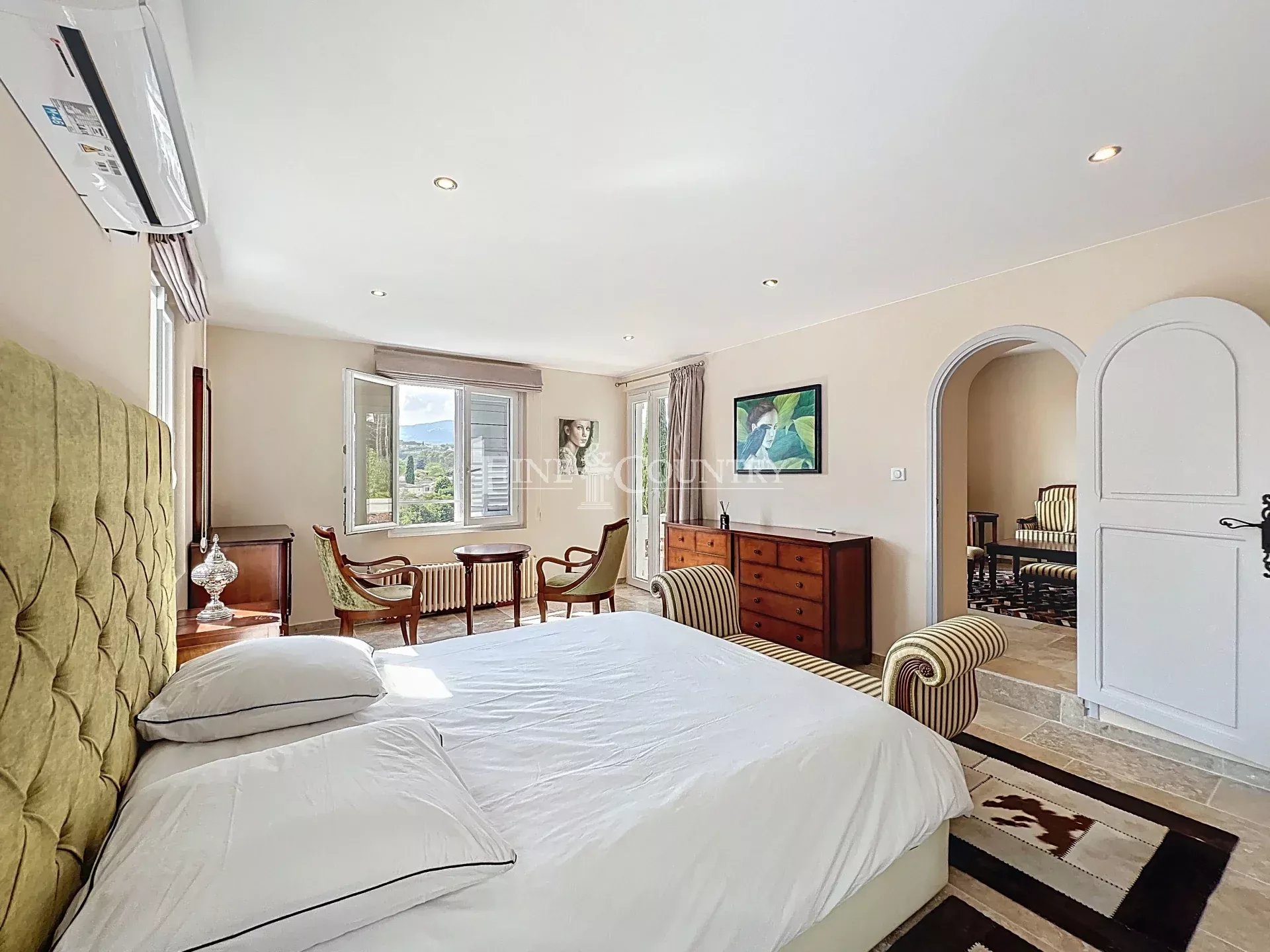 Photo of For sale Villa in Grasse with 3 apartments