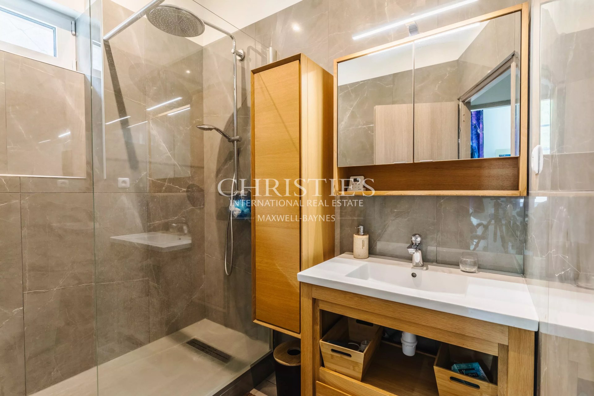 6 Bedroom Villa/Townhouse's Image 6