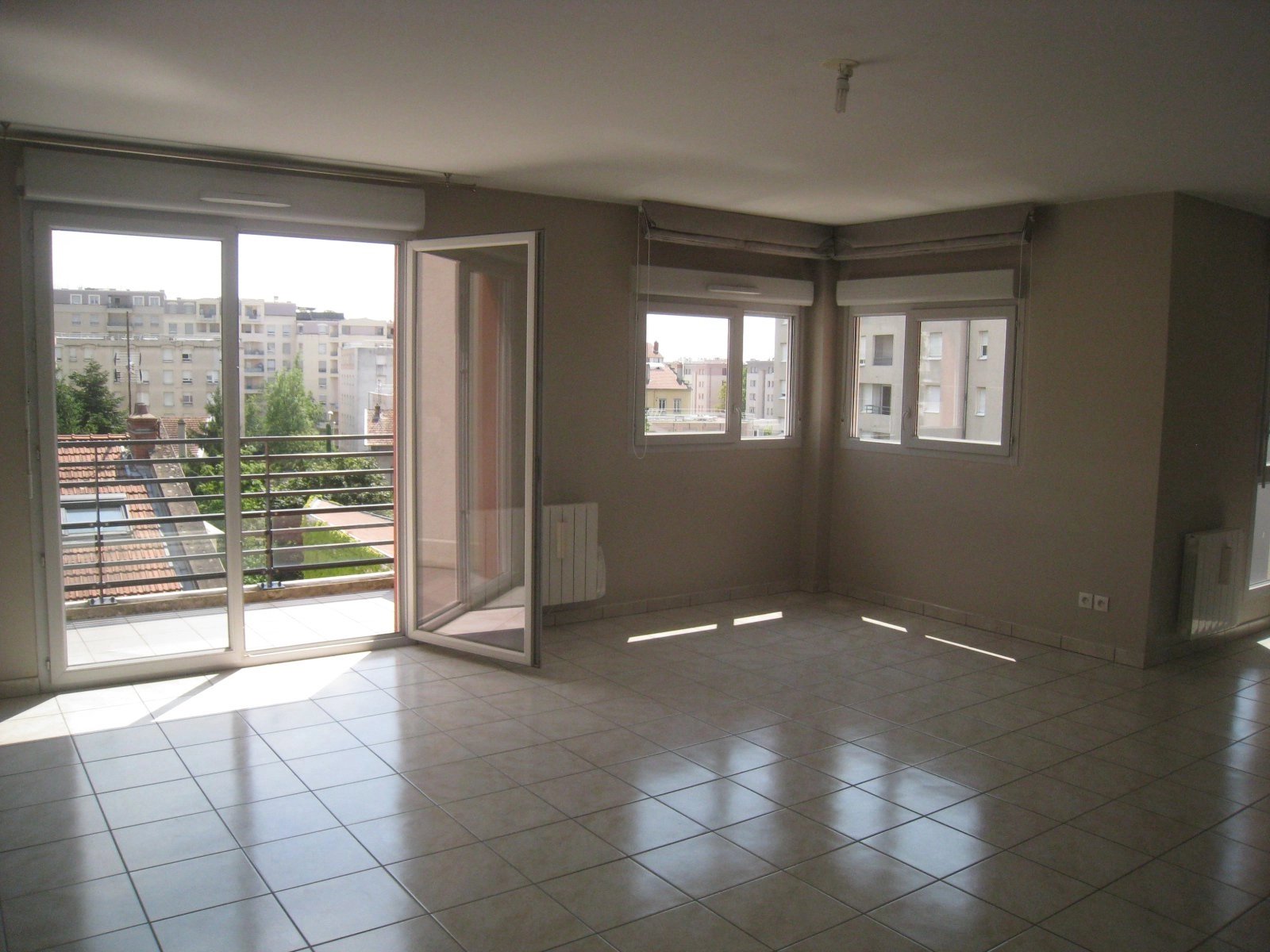3075992 Location Villeurbanne