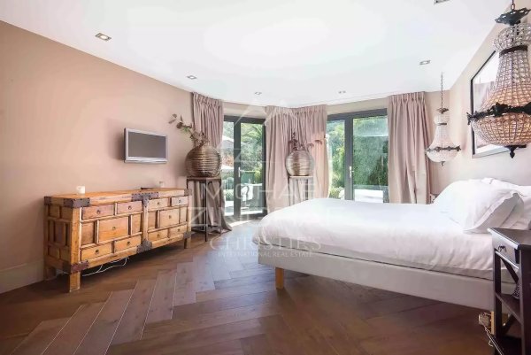 Mougins - Villa in a private domain — photo 7
