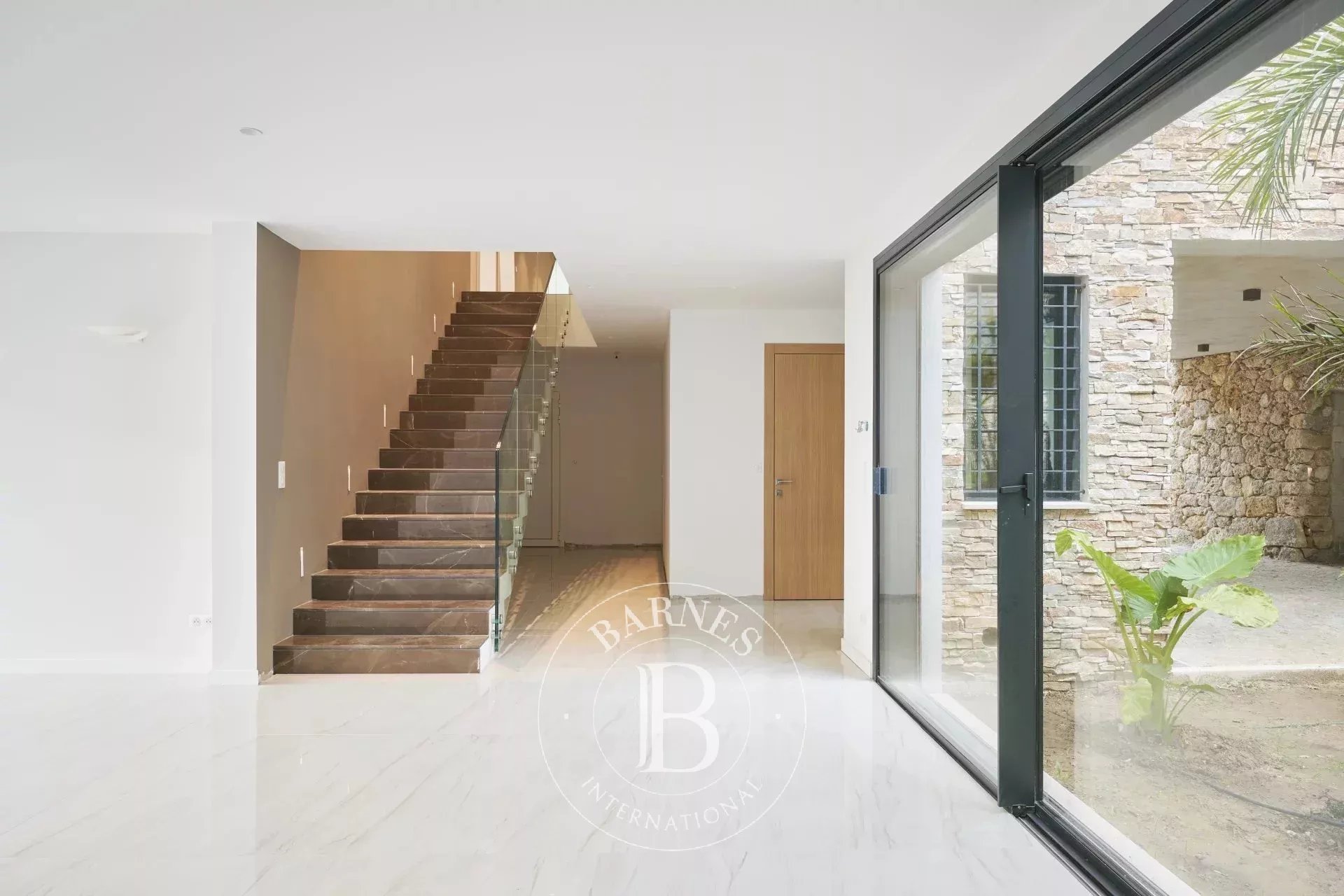 Ev Mougins - picture 16