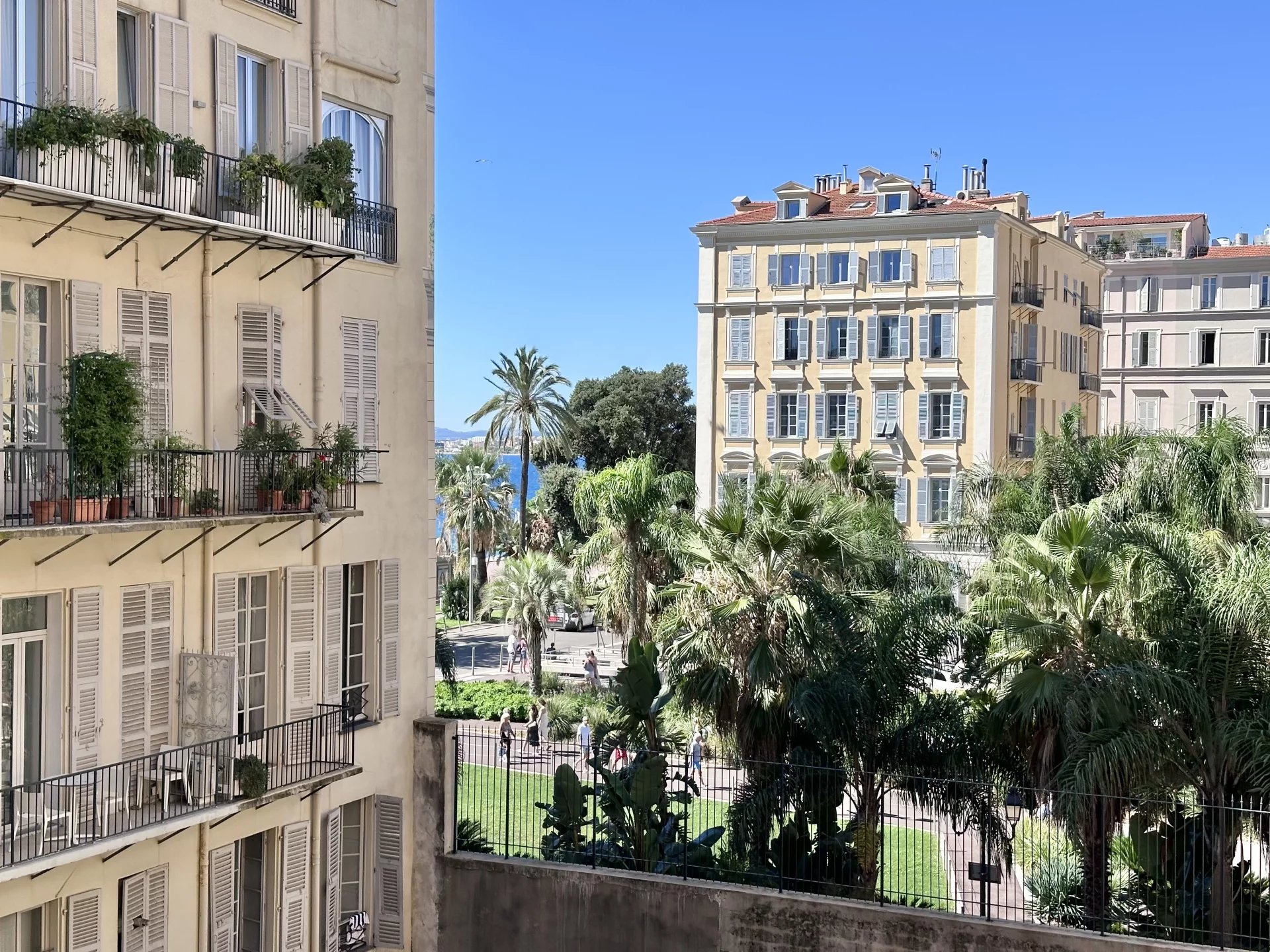 VIEUX NICE - Studio 23.63m² - Balcon et aperçu mer