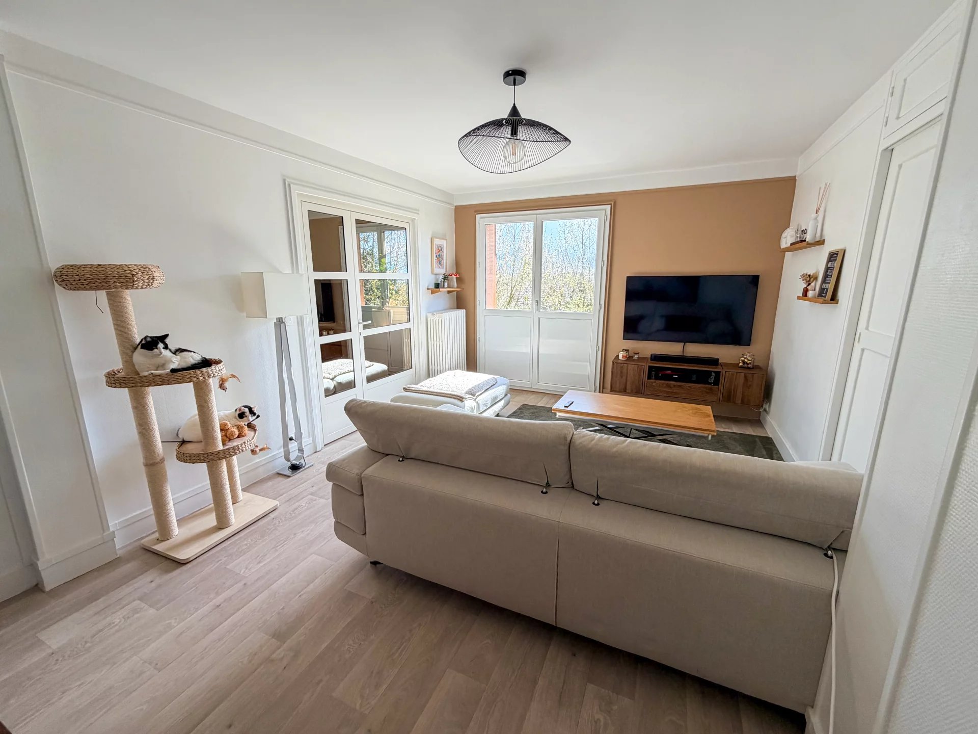 PROCHE GARE ET COMMERCES