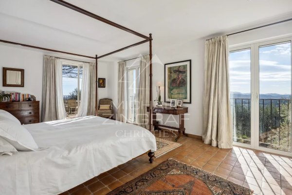 Elegant villa in a dominant position with sea views and olive grove — photo 4