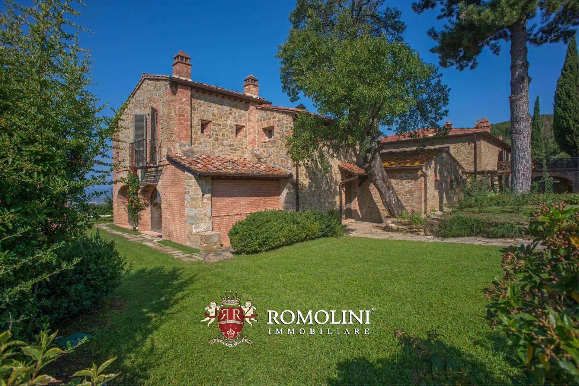 16 Bedroom Vineyard's Image 37