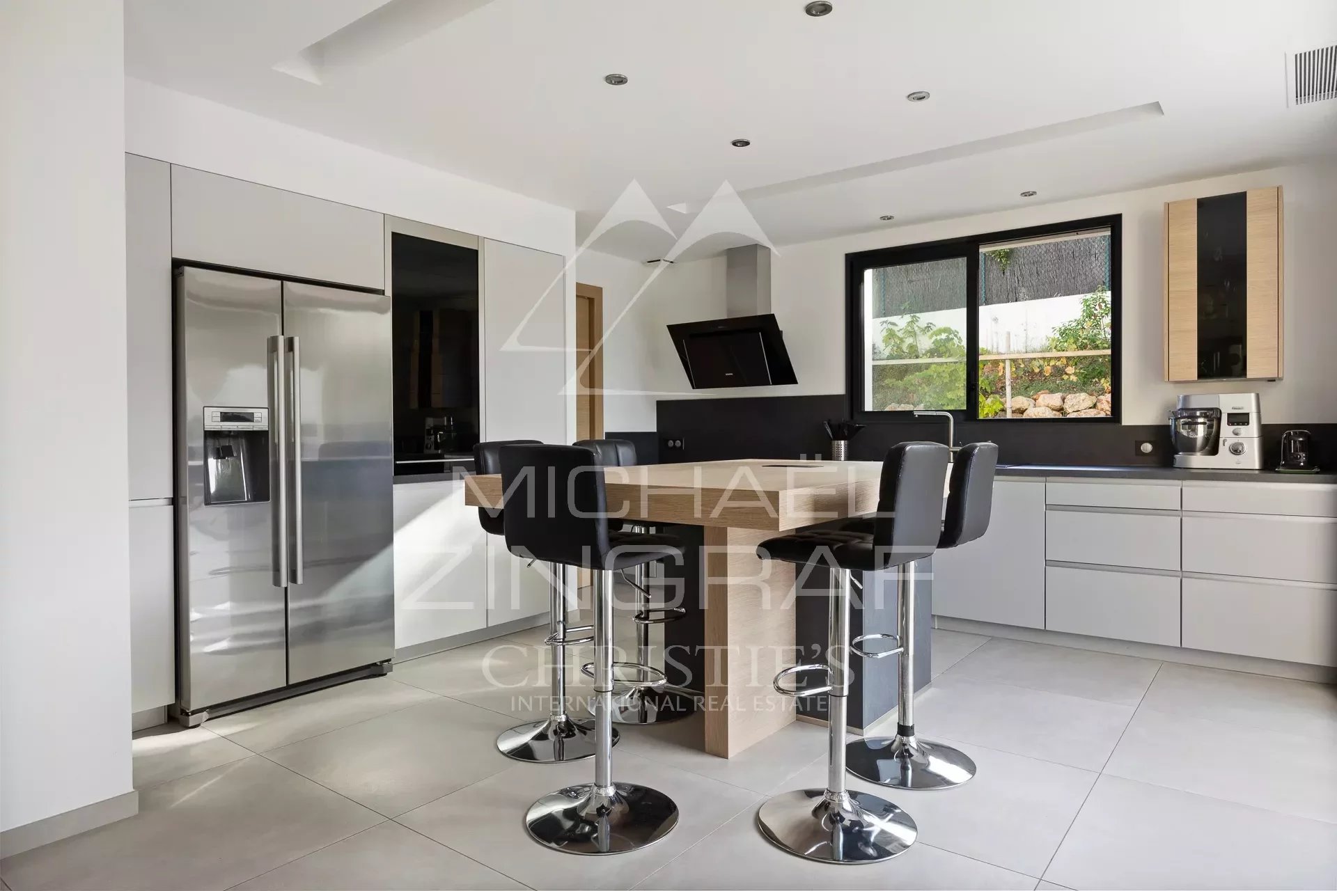 7 Bedroom Villa/Townhouse's Image 3