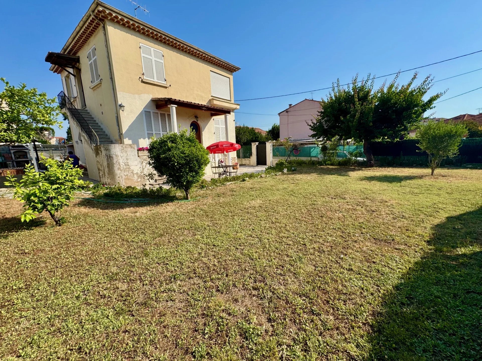 Le Cannet sale 4-room detached house in a quiet area close to shops