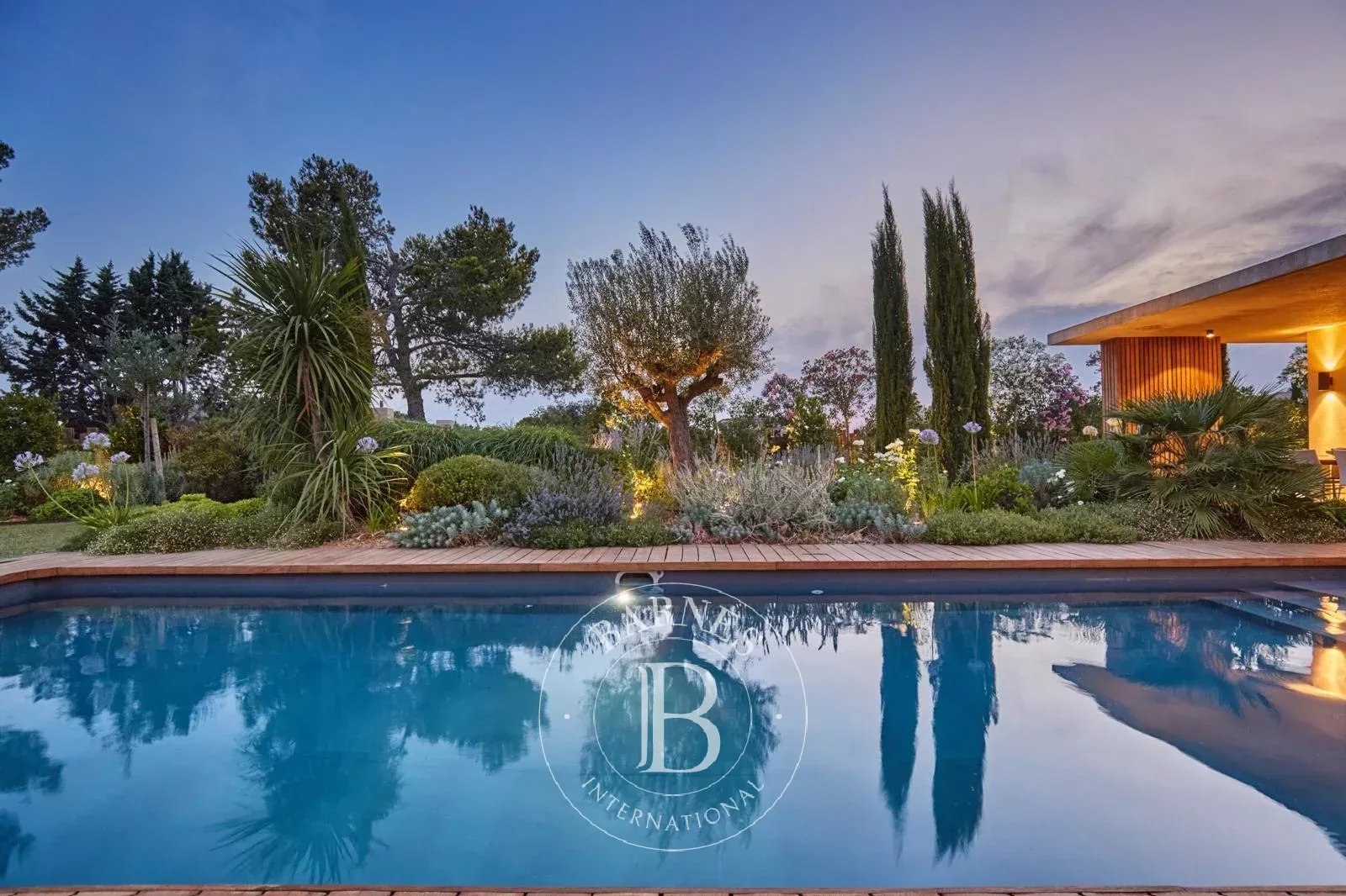 AIX-EN-PROVENCE — SINGLE-STORY HOUSE — 5 EN-SUITE BEDROOMS — HEATED POOL — WALKING DISTANCE TO AMENITIES - picture 3